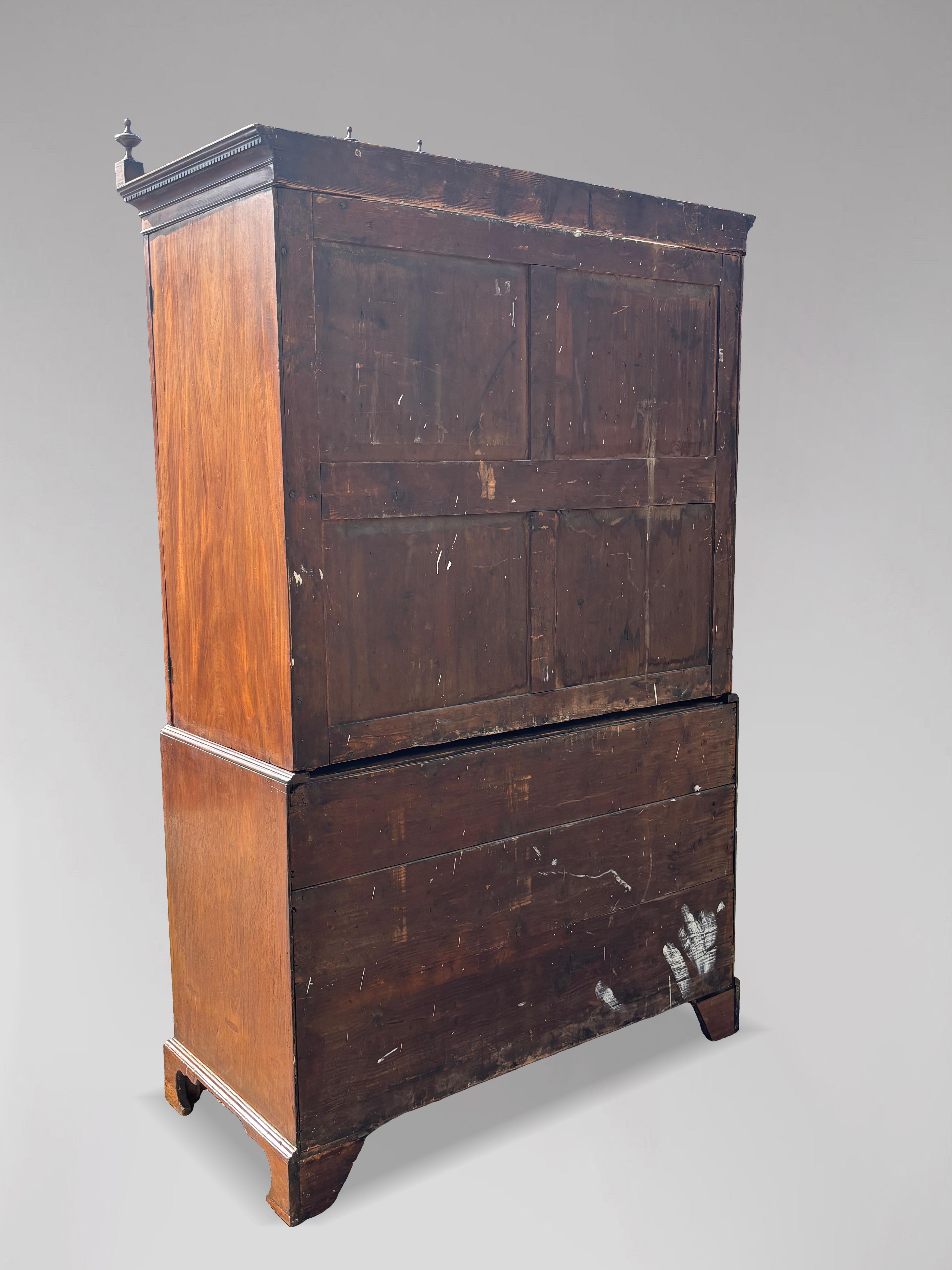 18th Century George III Period Mahogany & Inlay Linen press For Sale 1