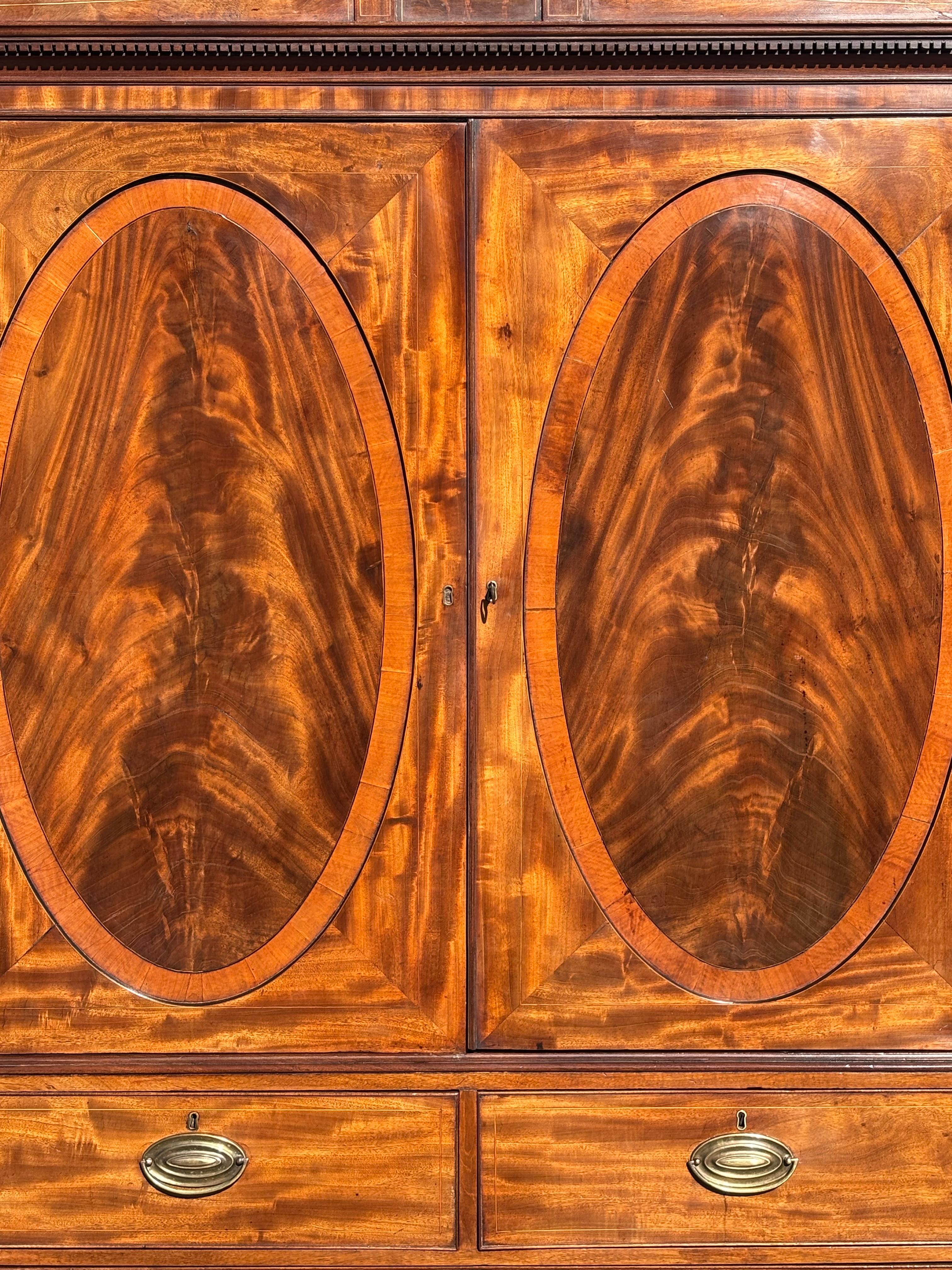 18th Century George III Period Mahogany & Inlay Linen press For Sale 2