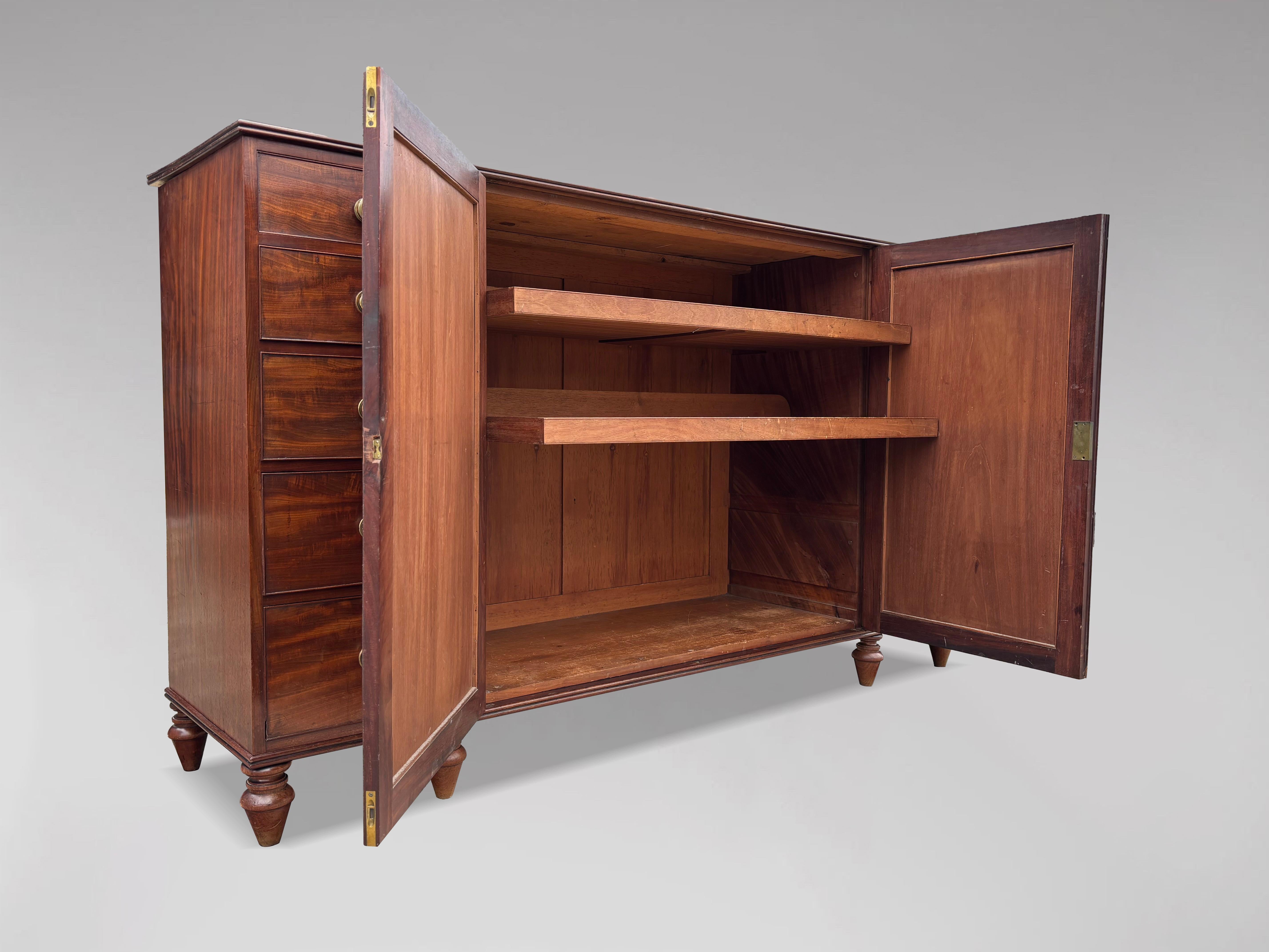 18. Jahrhundert George III Periode Mahagoni Low Gentleman's Press im Angebot 5