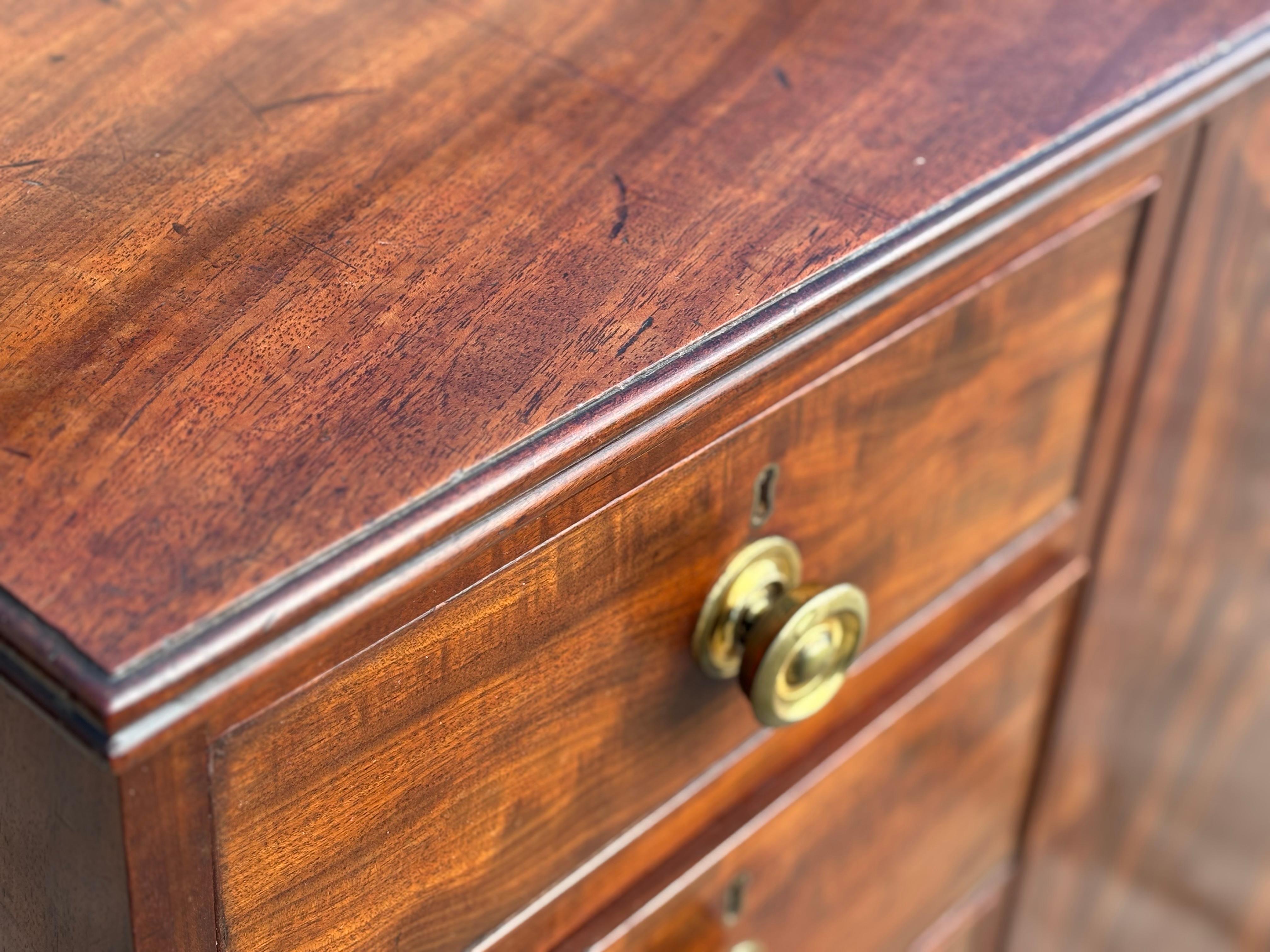 18. Jahrhundert George III Periode Mahagoni Low Gentleman's Press im Angebot 6