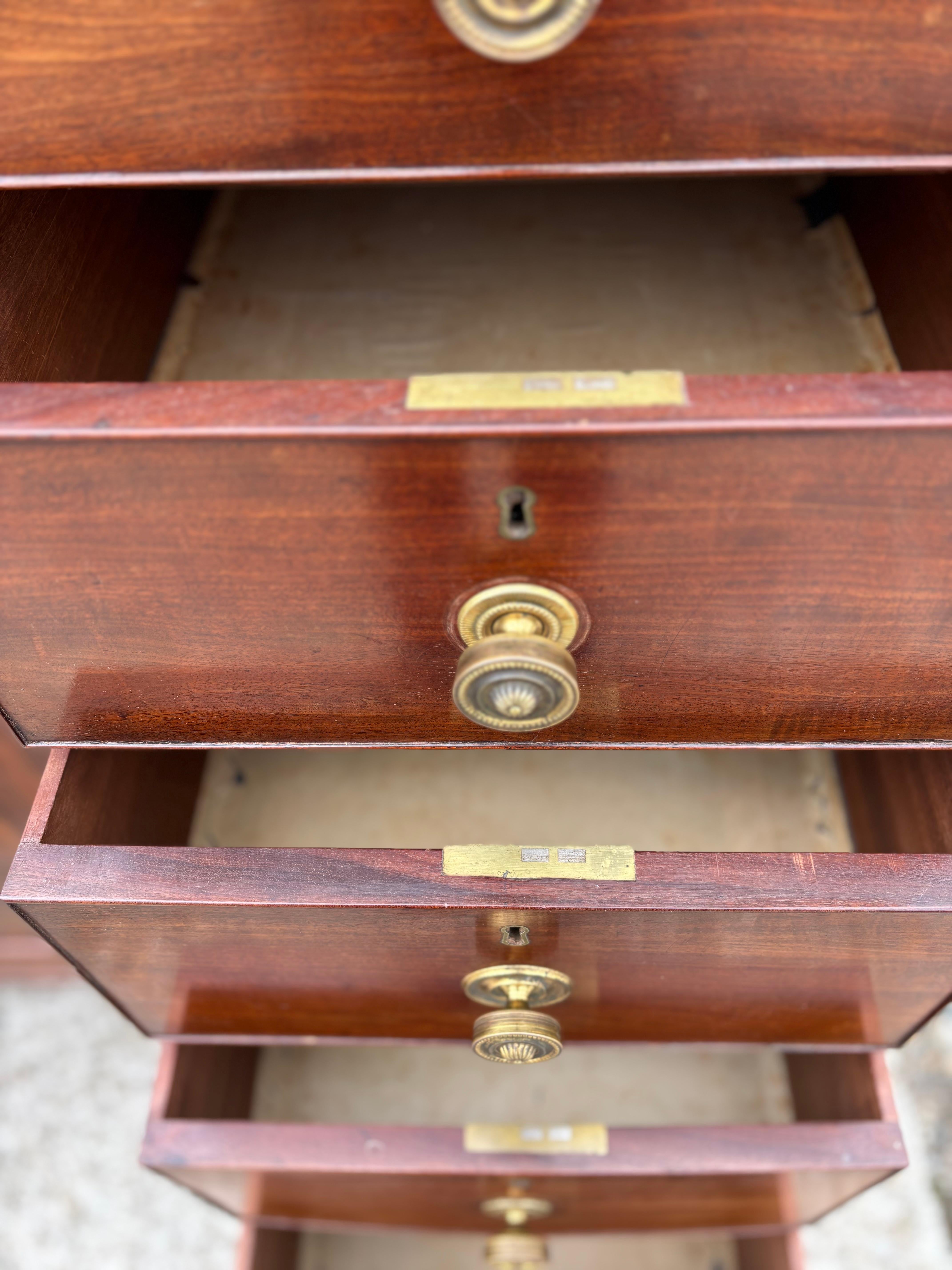 18. Jahrhundert George III Periode Mahagoni Low Gentleman's Press im Angebot 2