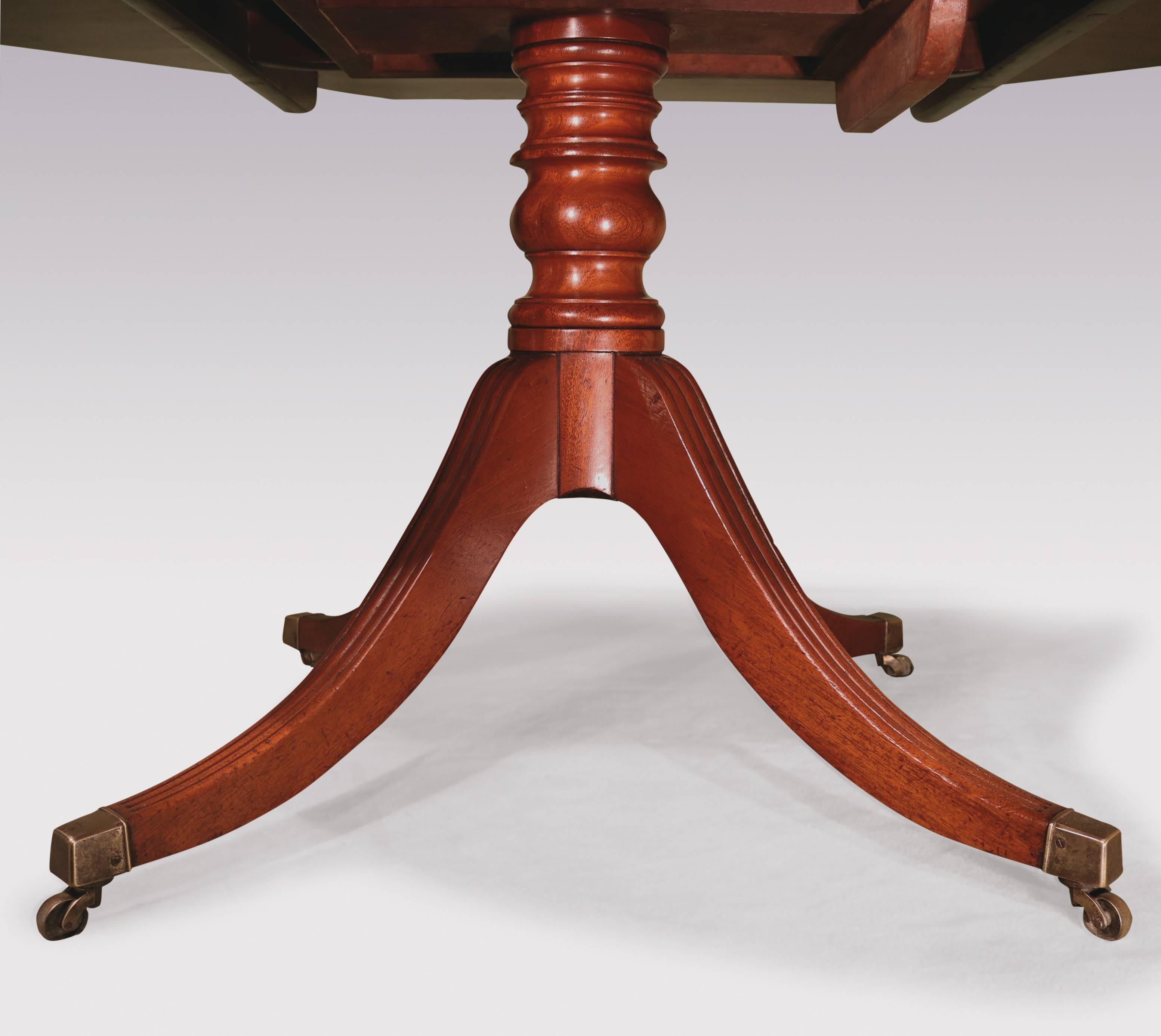 English 18th Century George III Period Mahogany Octagonal Breakfast Table For Sale