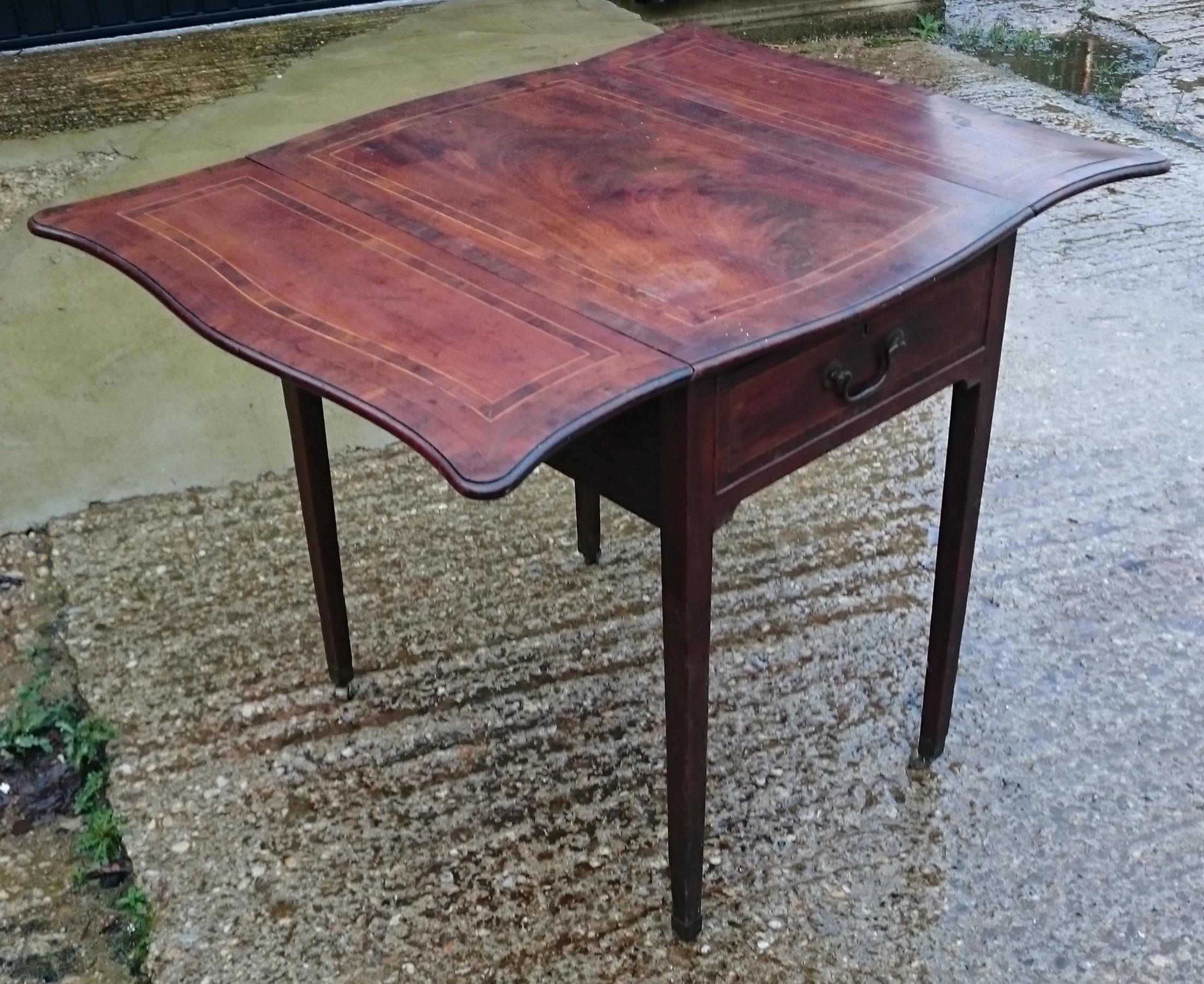 18th Century George III Period Mahogany Pembroke Table For Sale 1