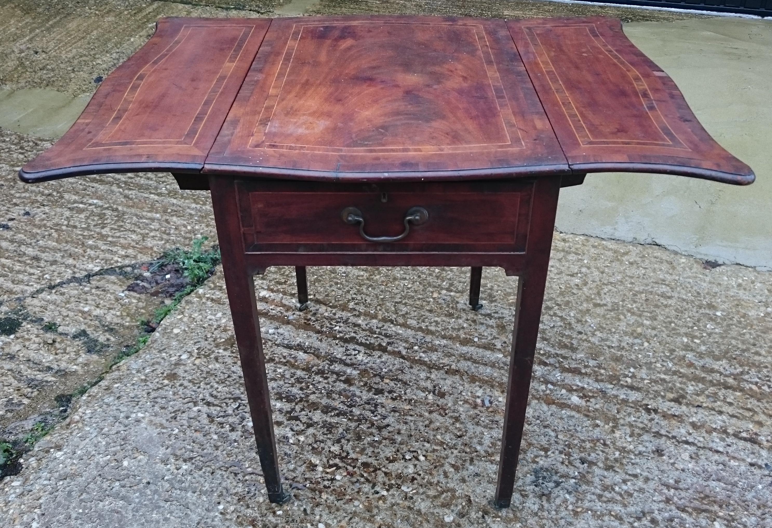 18th Century George III Period Mahogany Pembroke Table For Sale 2