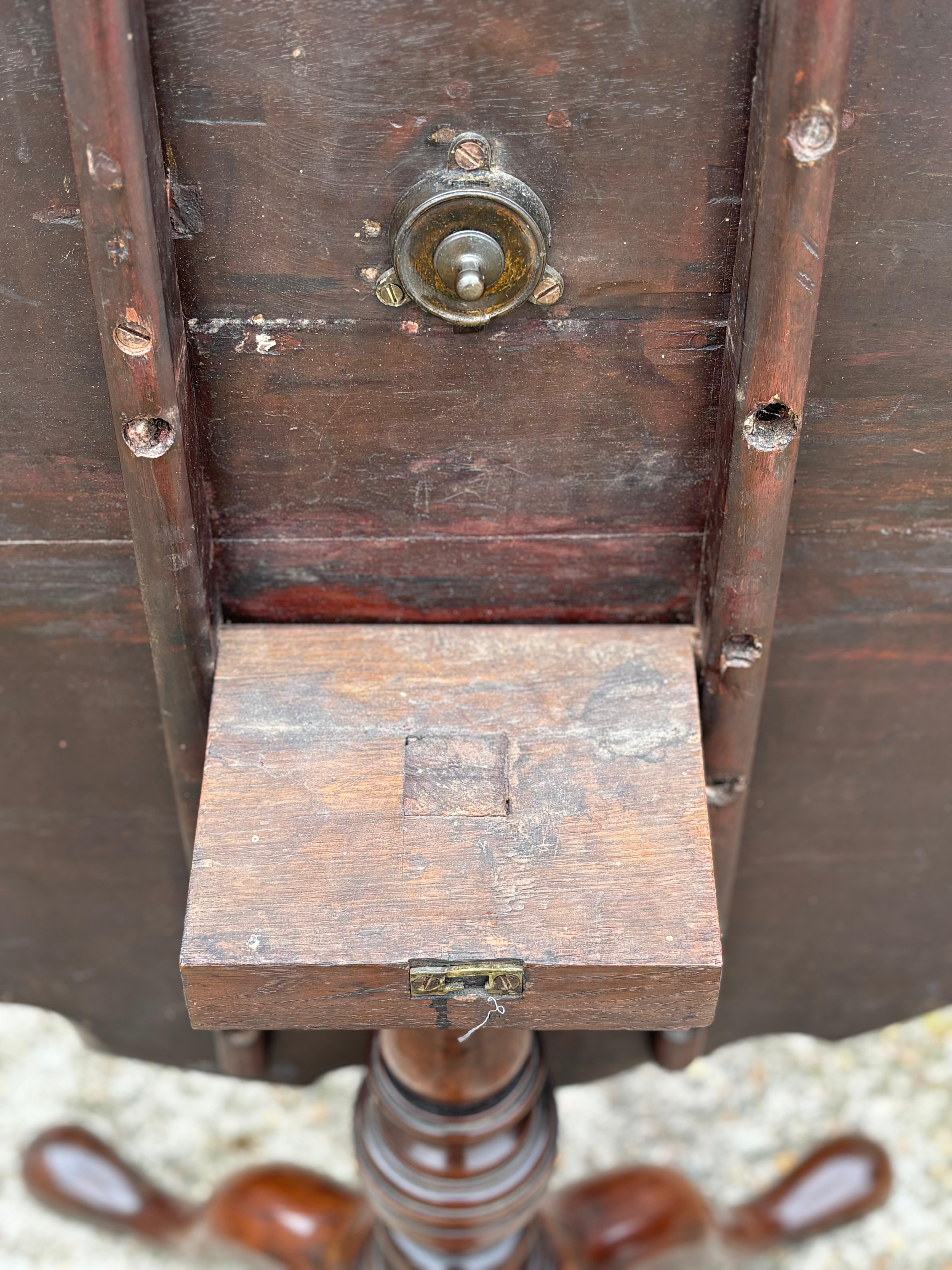 18. Jahrhundert George III Periode Mahagoni Pie-Crust Edge Tripod Tisch im Zustand „Gut“ im Angebot in Petworth,West Sussex, GB