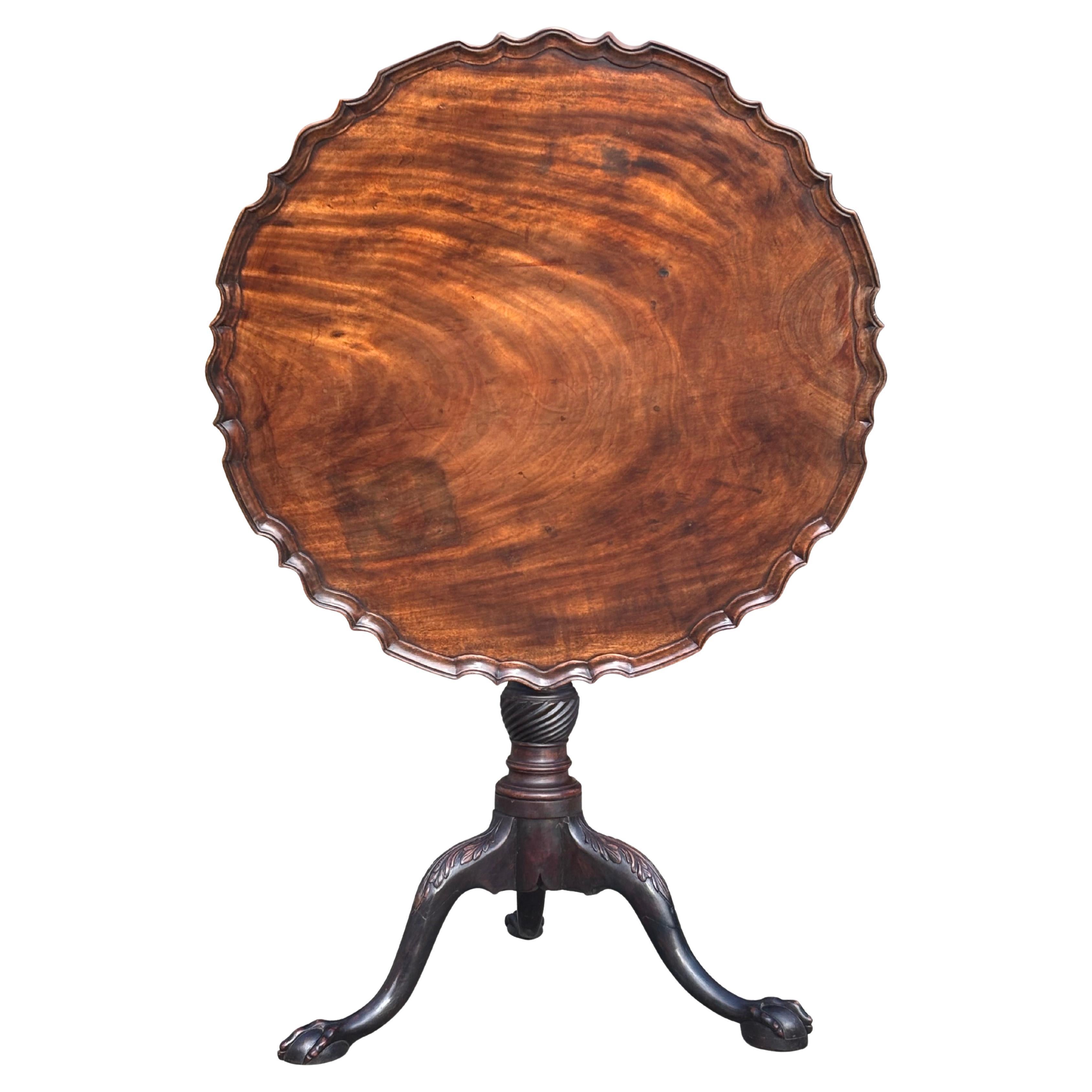 18th Century George III Period Mahogany Pie-Crust Edge Tripod Table For Sale