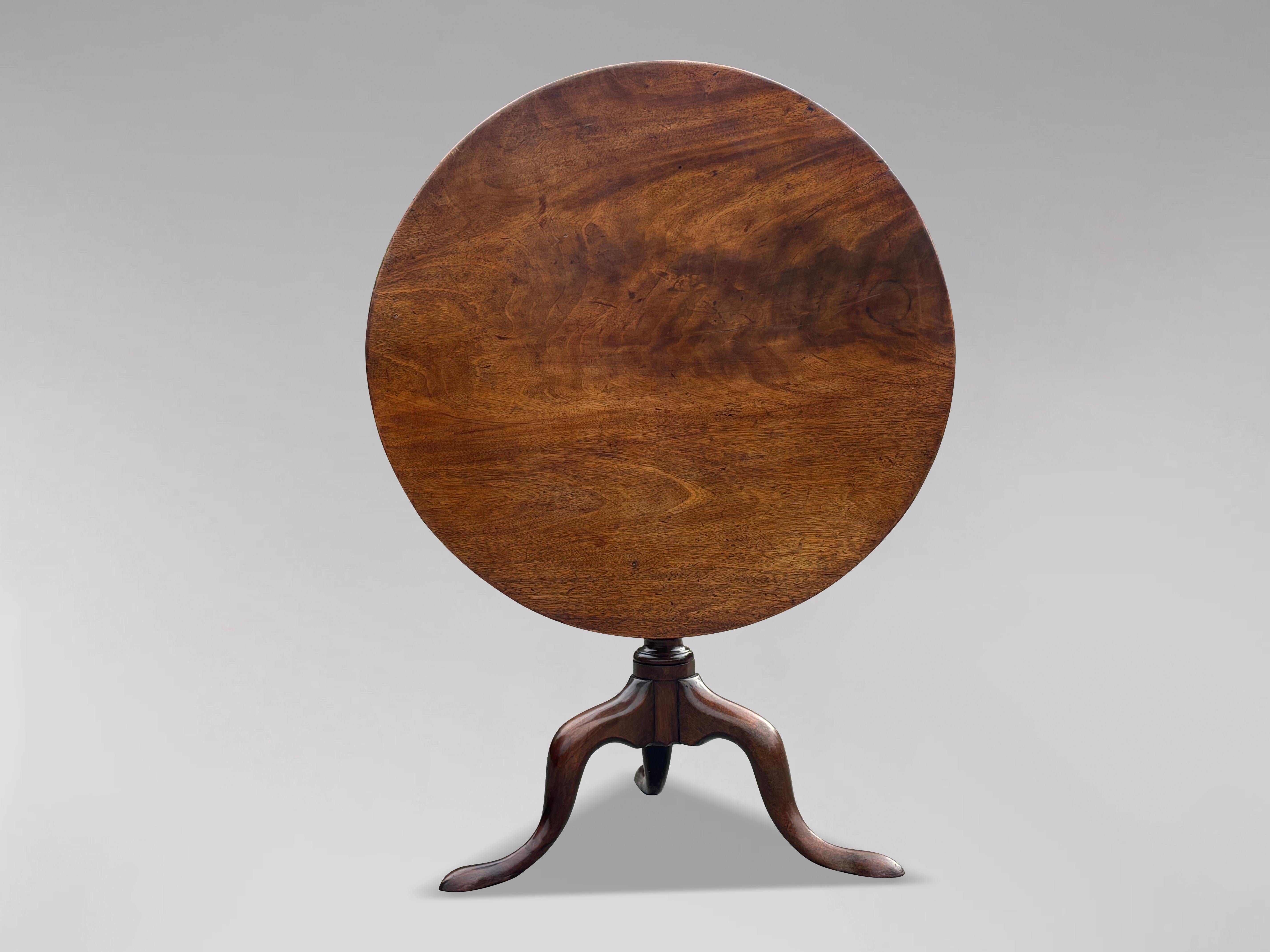 Table tripode d'époque George III du 18ème siècle en vente 4