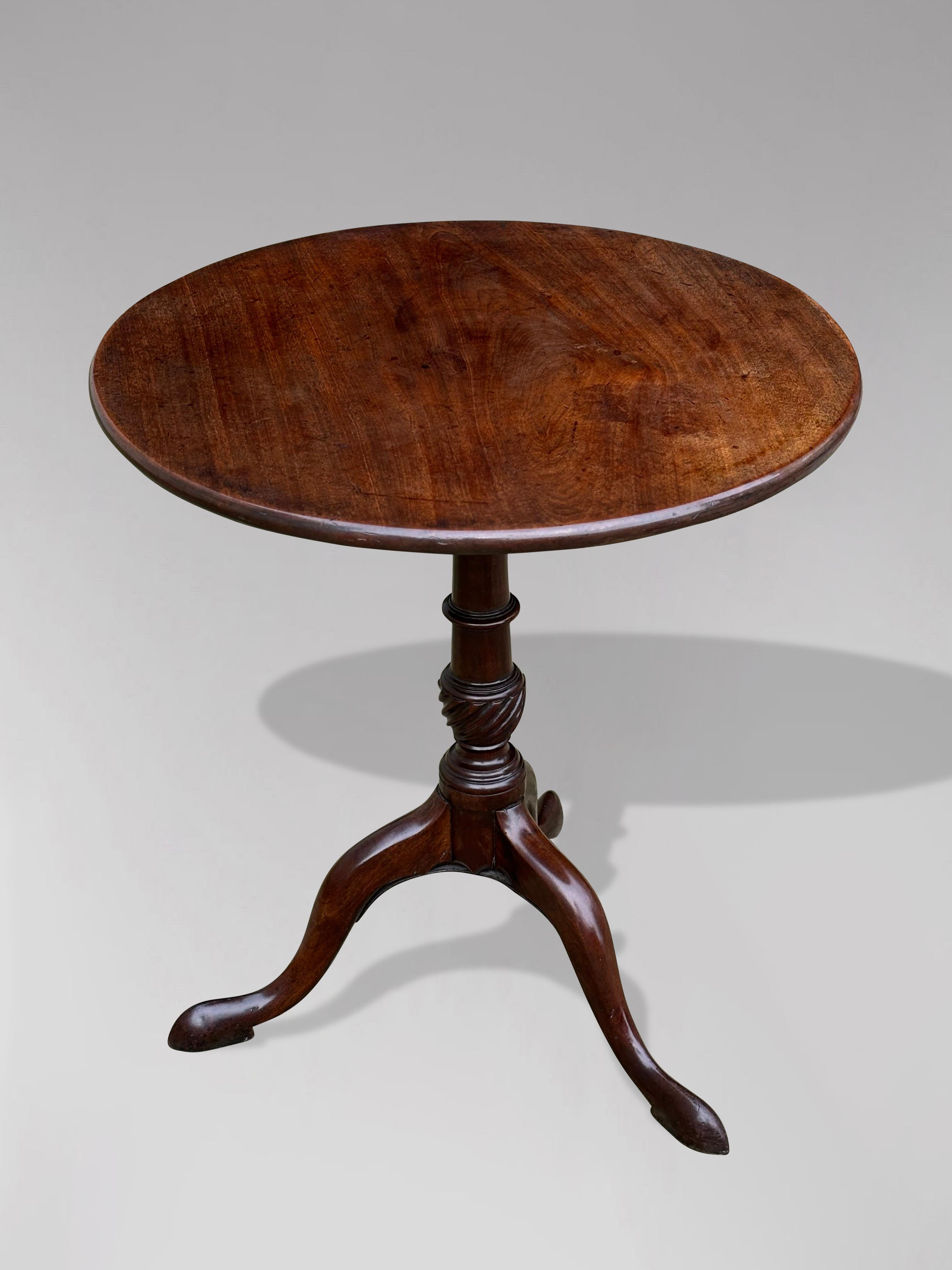 British 18th Century George III Period Mahogany Tilt-Top Tripod Table For Sale