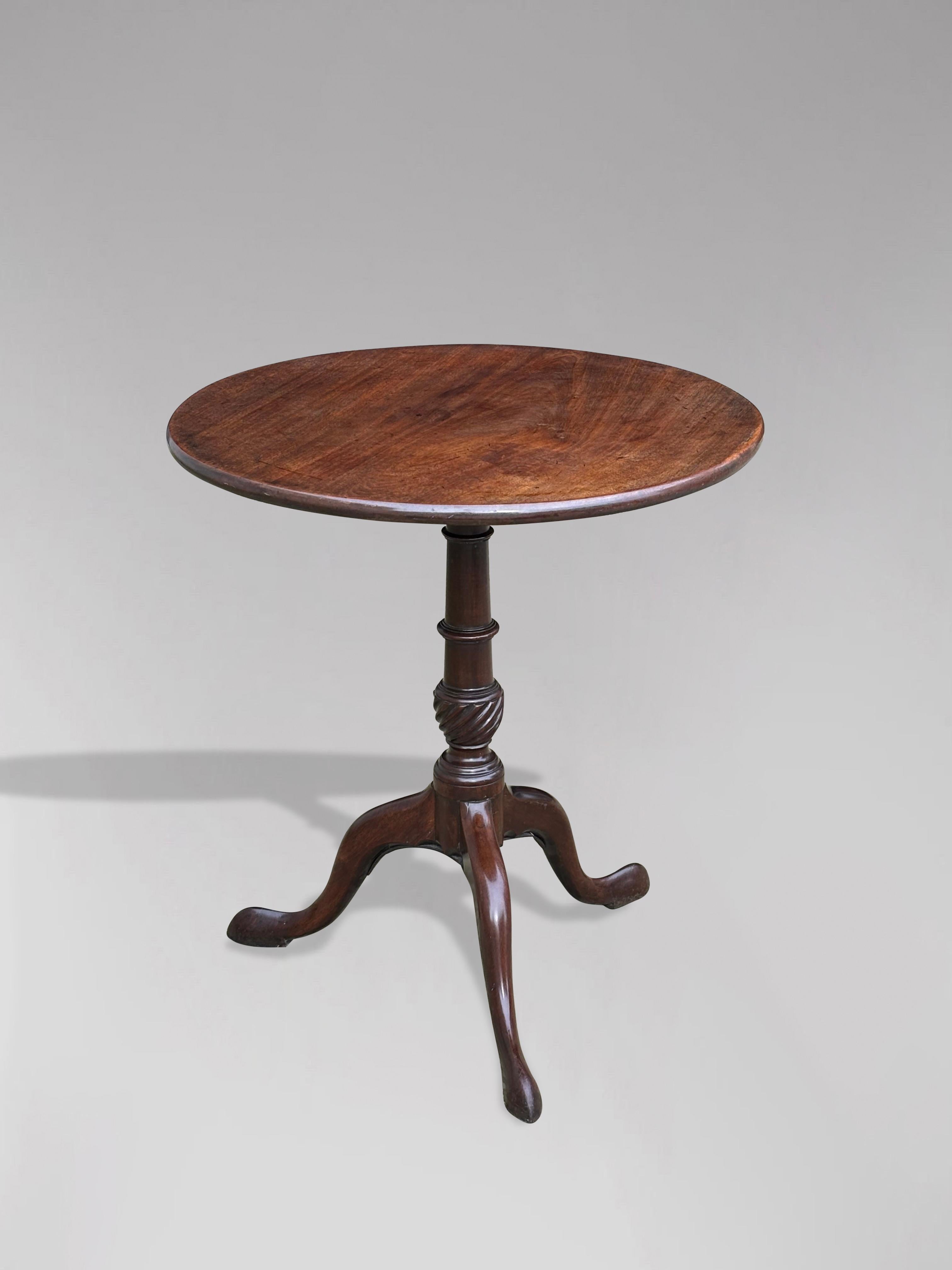 18th Century and Earlier 18th Century George III Period Mahogany Tilt-Top Tripod Table For Sale