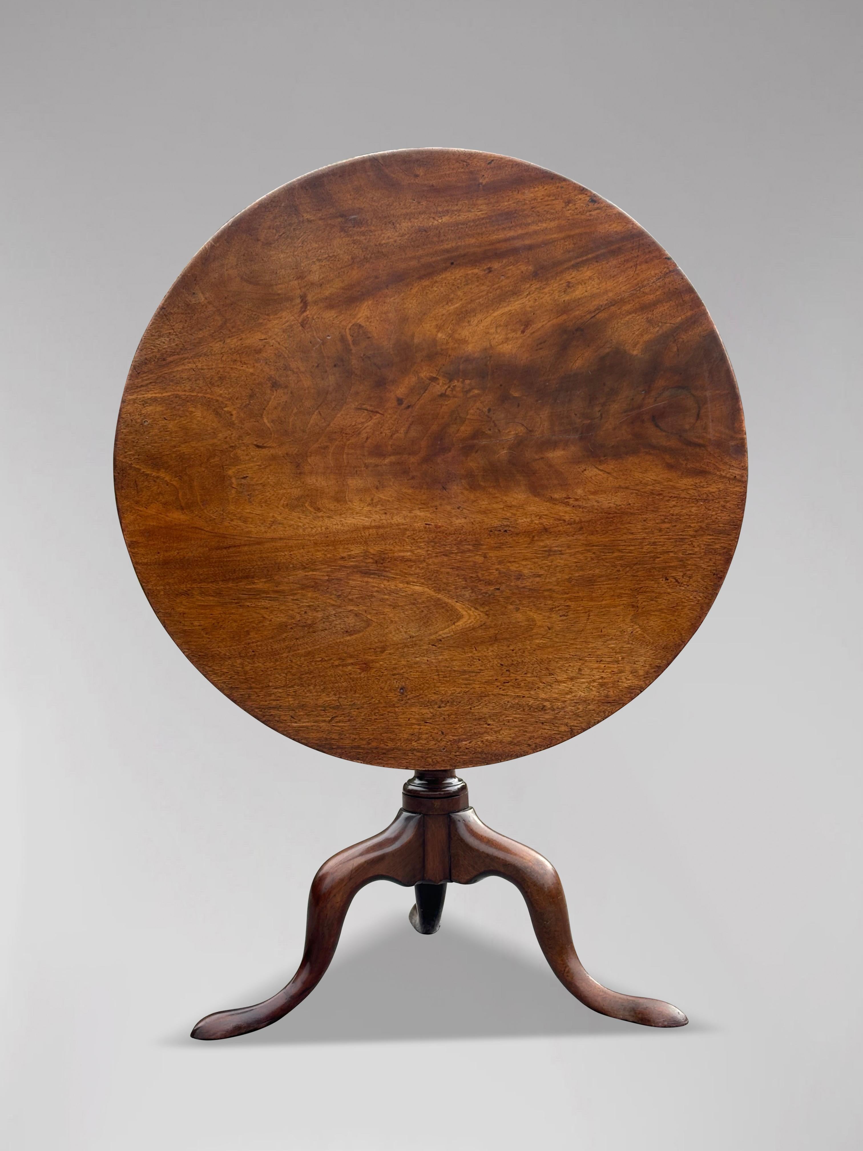 Table tripode d'époque George III du 18ème siècle en vente 3