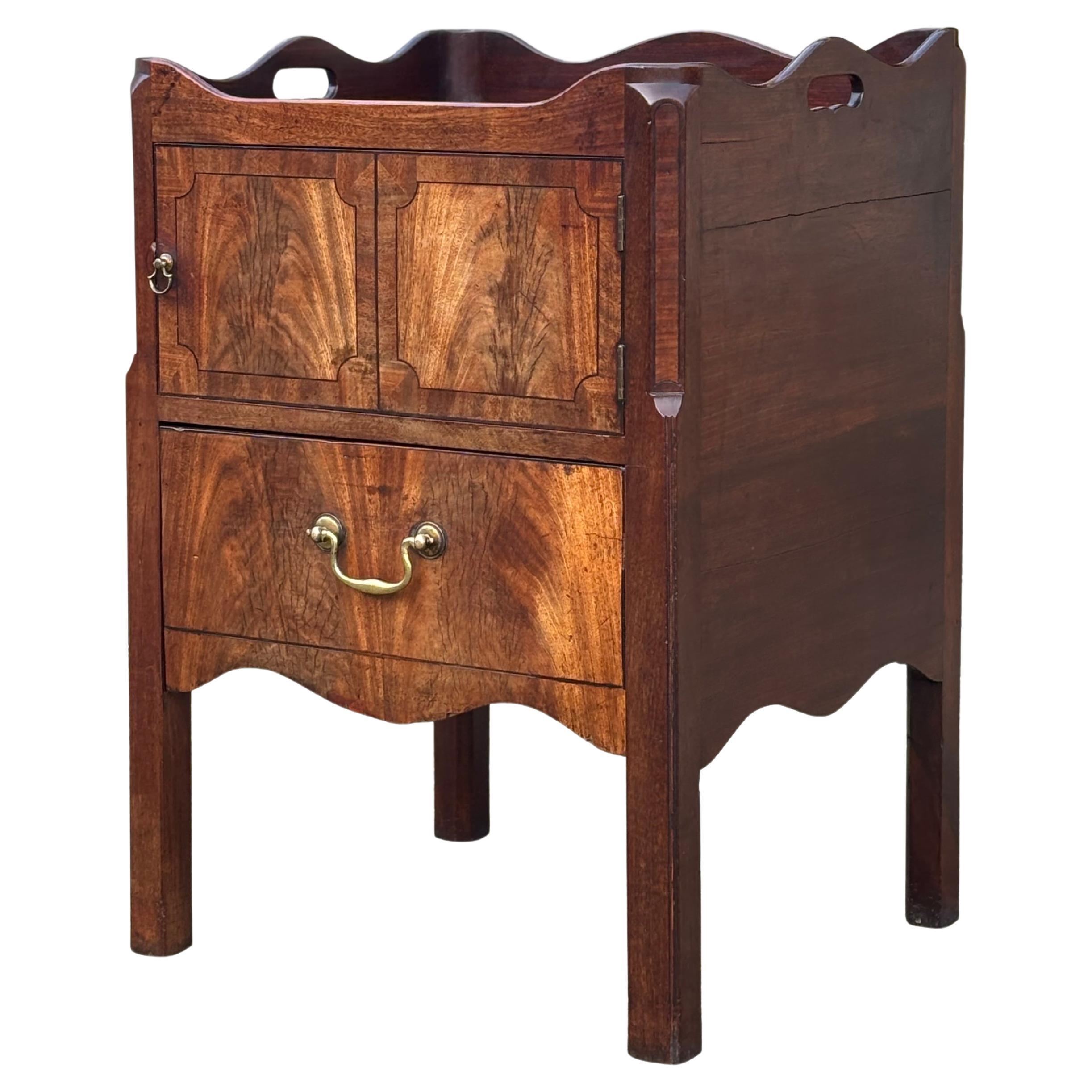 18th Century George III Period Mahogany Tray-Top Bedside Commode For Sale