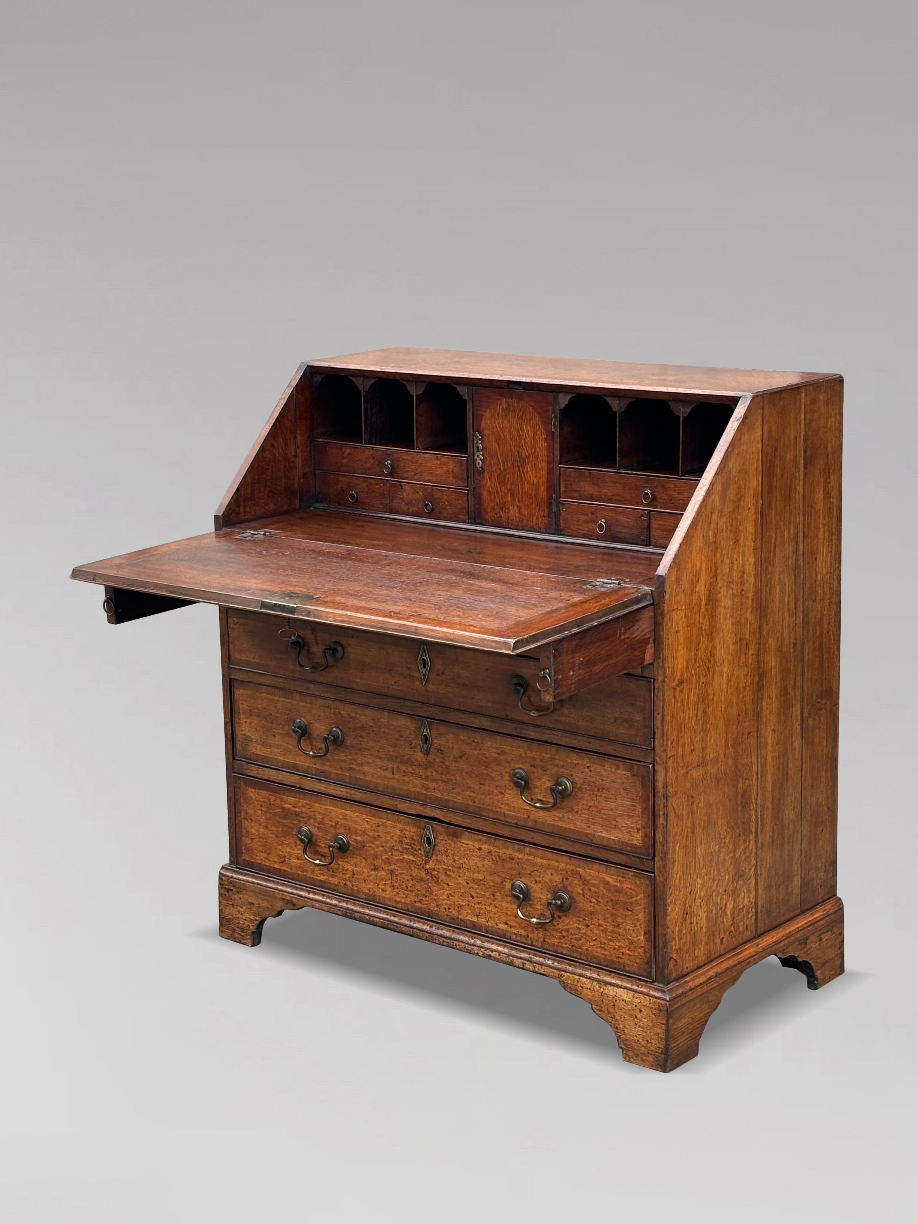 18th Century George III Period Oak Bureau In Good Condition In Petworth,West Sussex, GB
