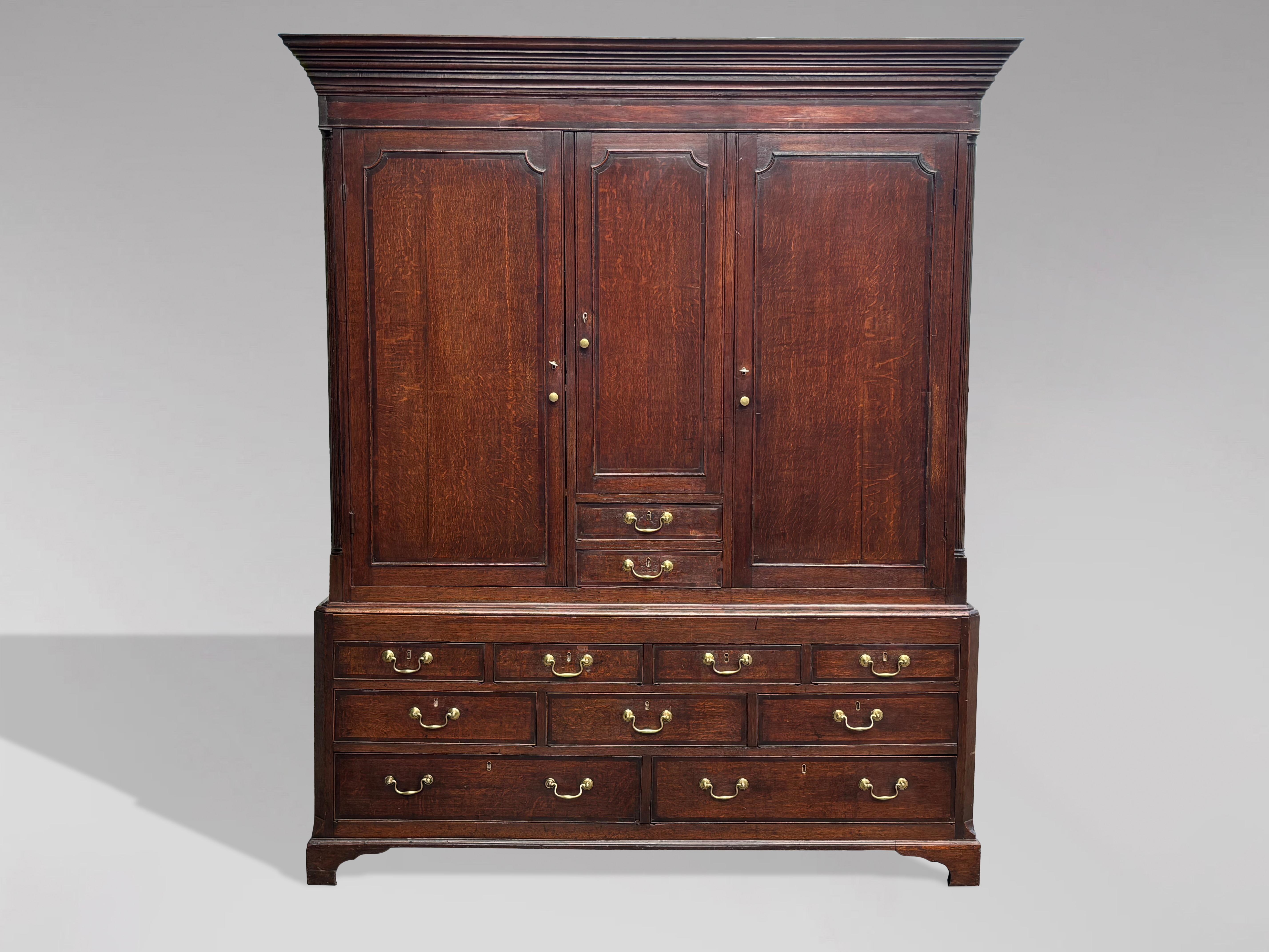18th Century George III Period Oak Housekeepers Cupboard In Good Condition For Sale In Petworth,West Sussex, GB