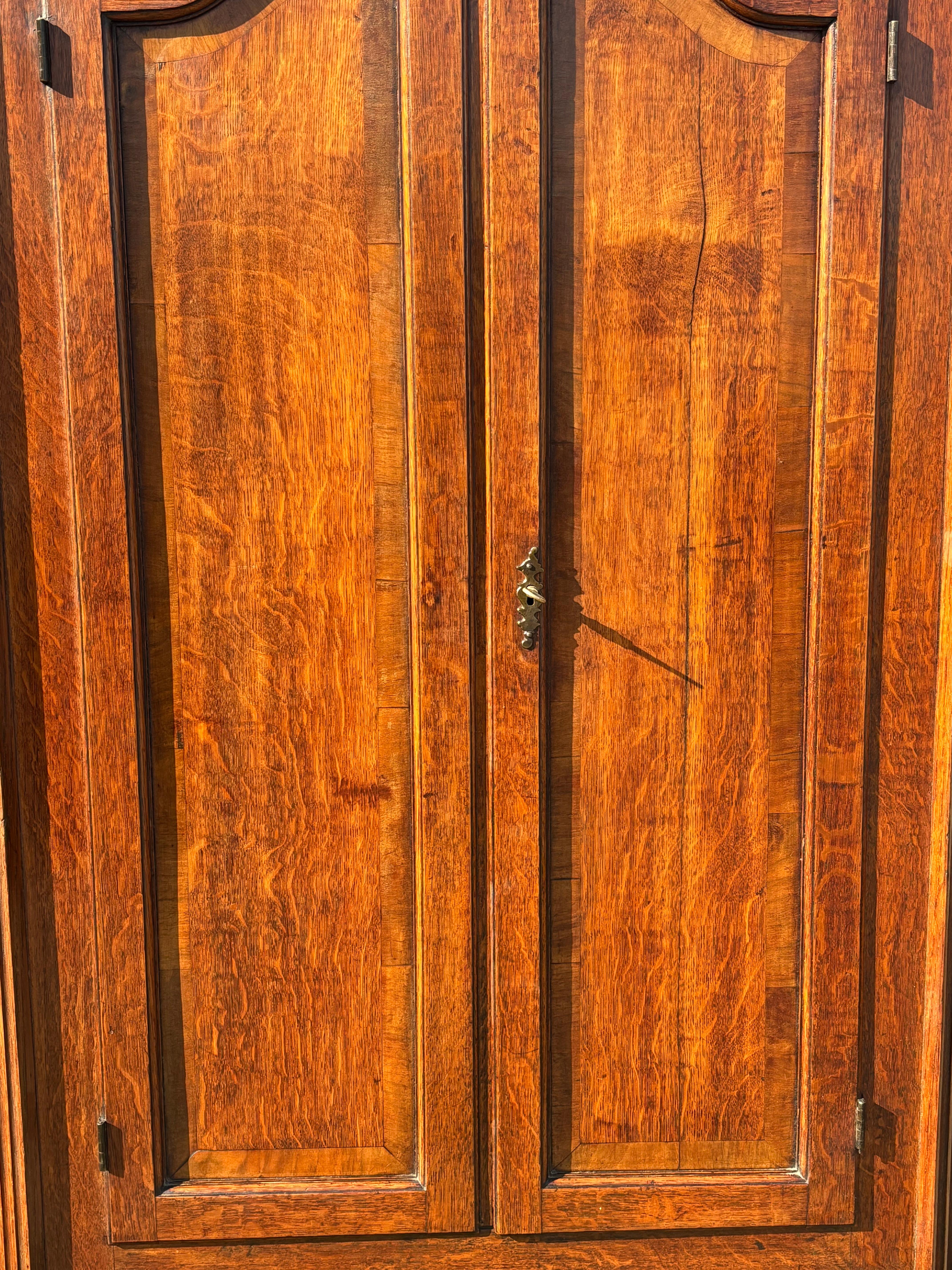 Credenza d'angolo in piedi in Oak del XVIII secolo, periodo Giorgio III in vendita 3