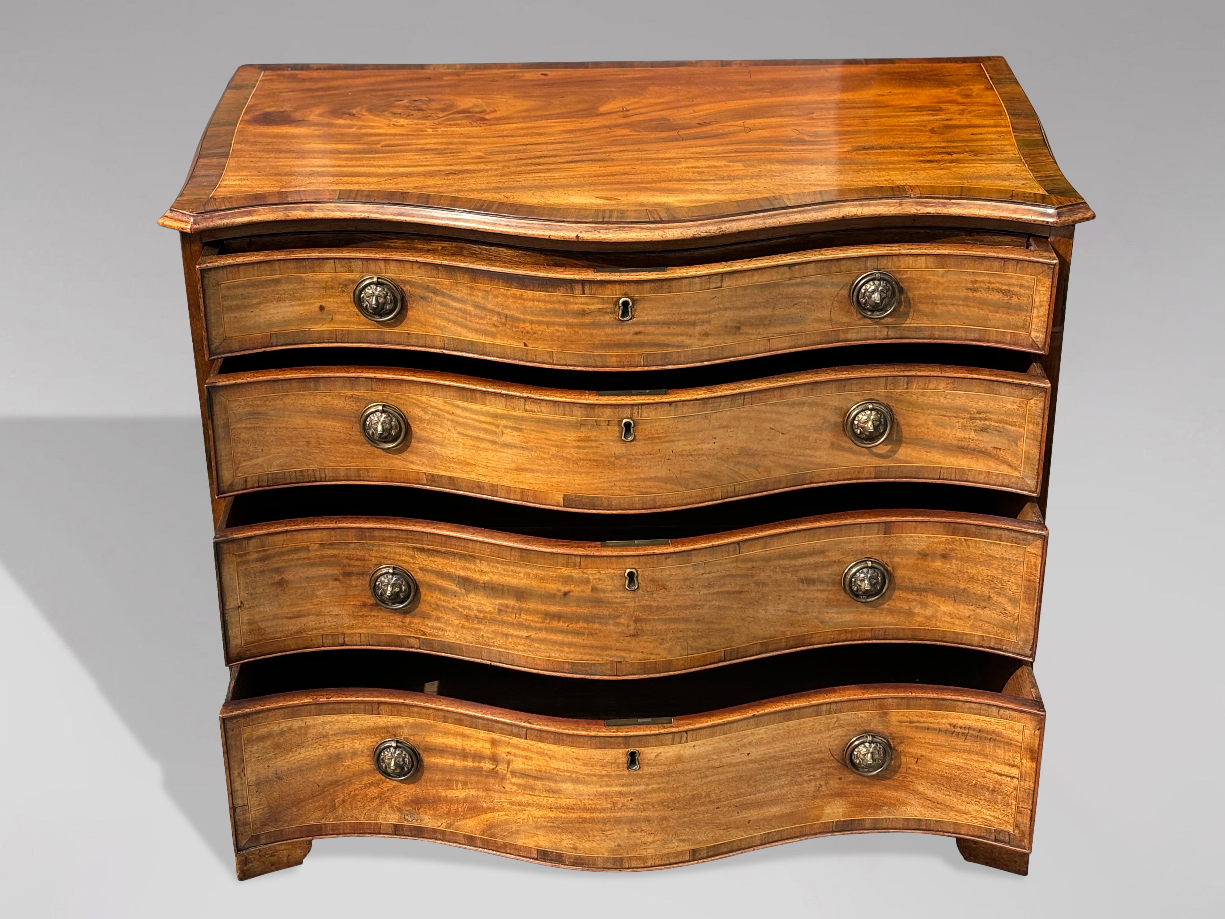 Cassettiera a serpentina del XVIII secolo, periodo Giorgio III in vendita 6