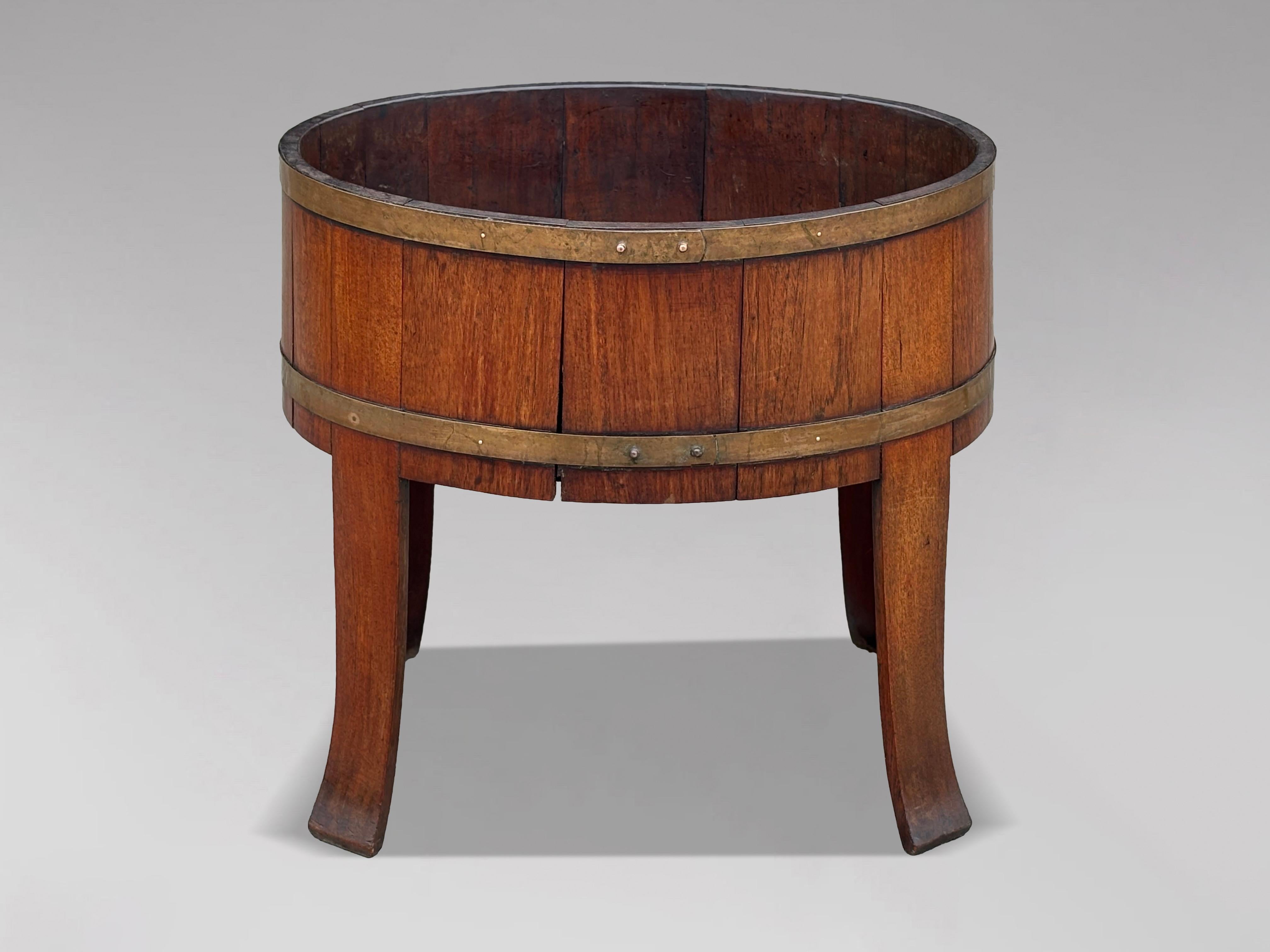 18th Century George III Period Walnut Brass-Bound Wine Cooler im Angebot 3