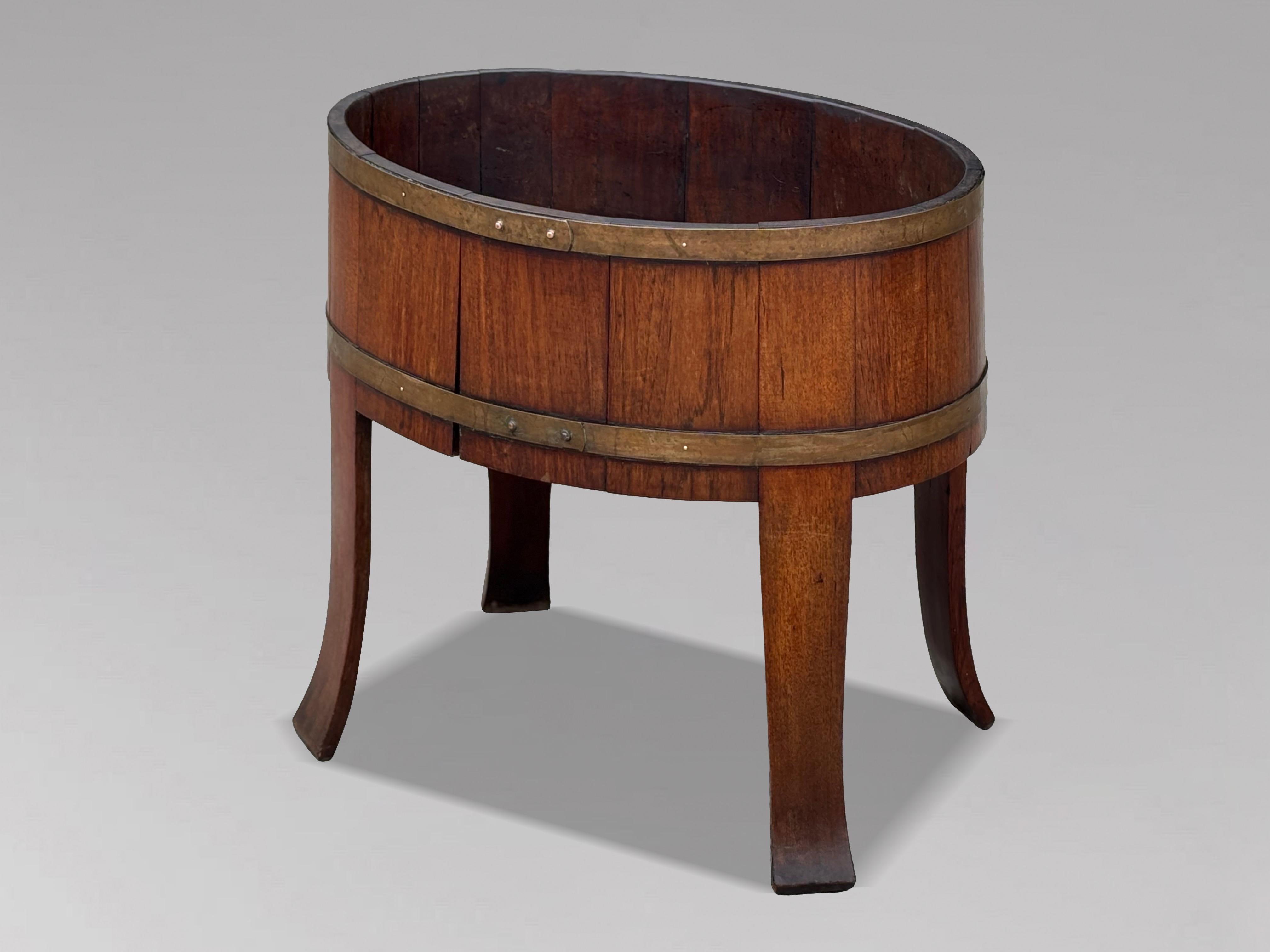 18th Century George III Period Walnut Brass-Bound Wine Cooler (Britisch) im Angebot