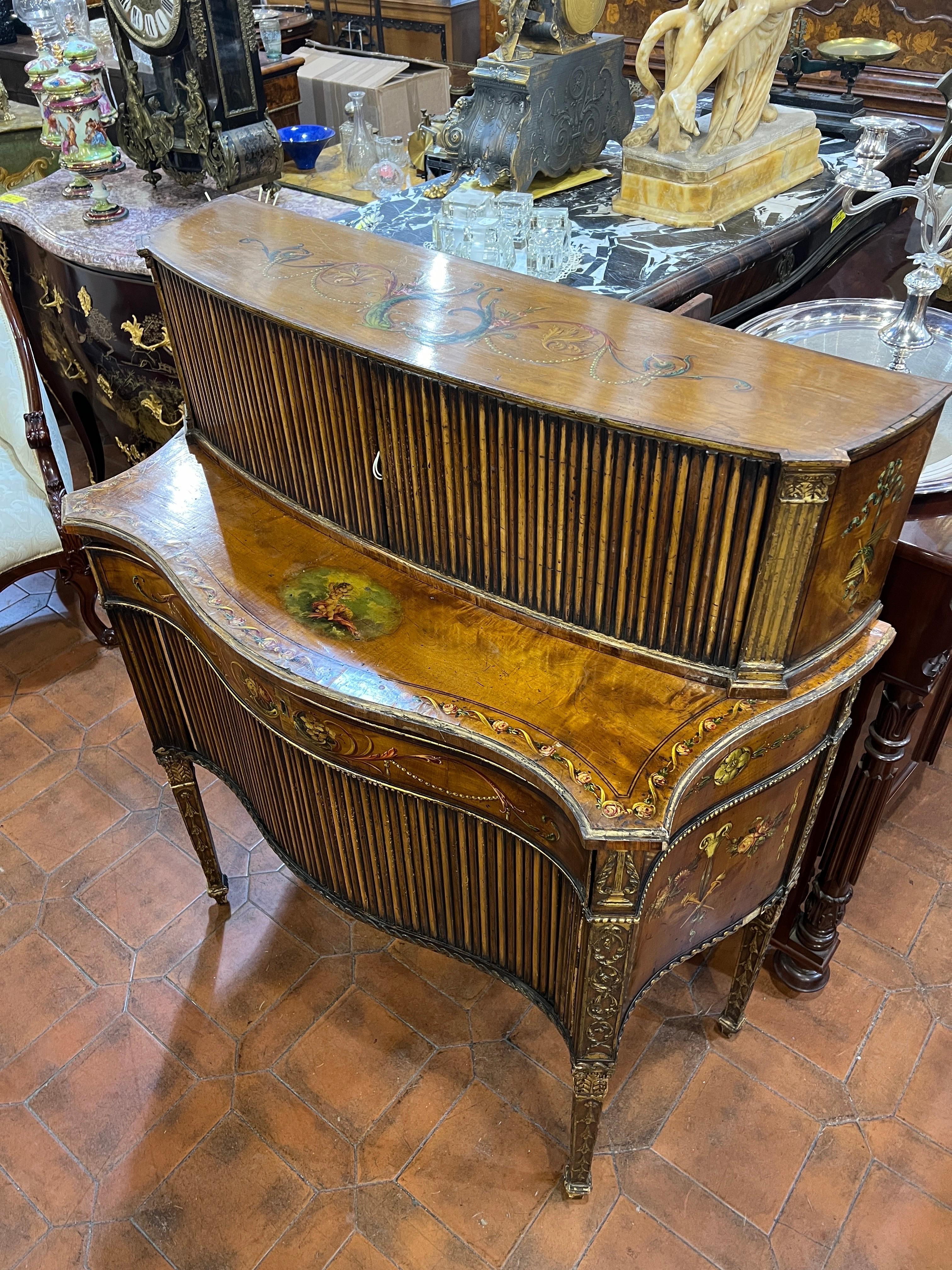 Fantastic English cabinet, Satinwood, with parts decorated in pure gold , carved columns, finely painted in the classic Adams Brothers style, George III era , second half of the eighteenth century , in good condition, the pieces, which you see in