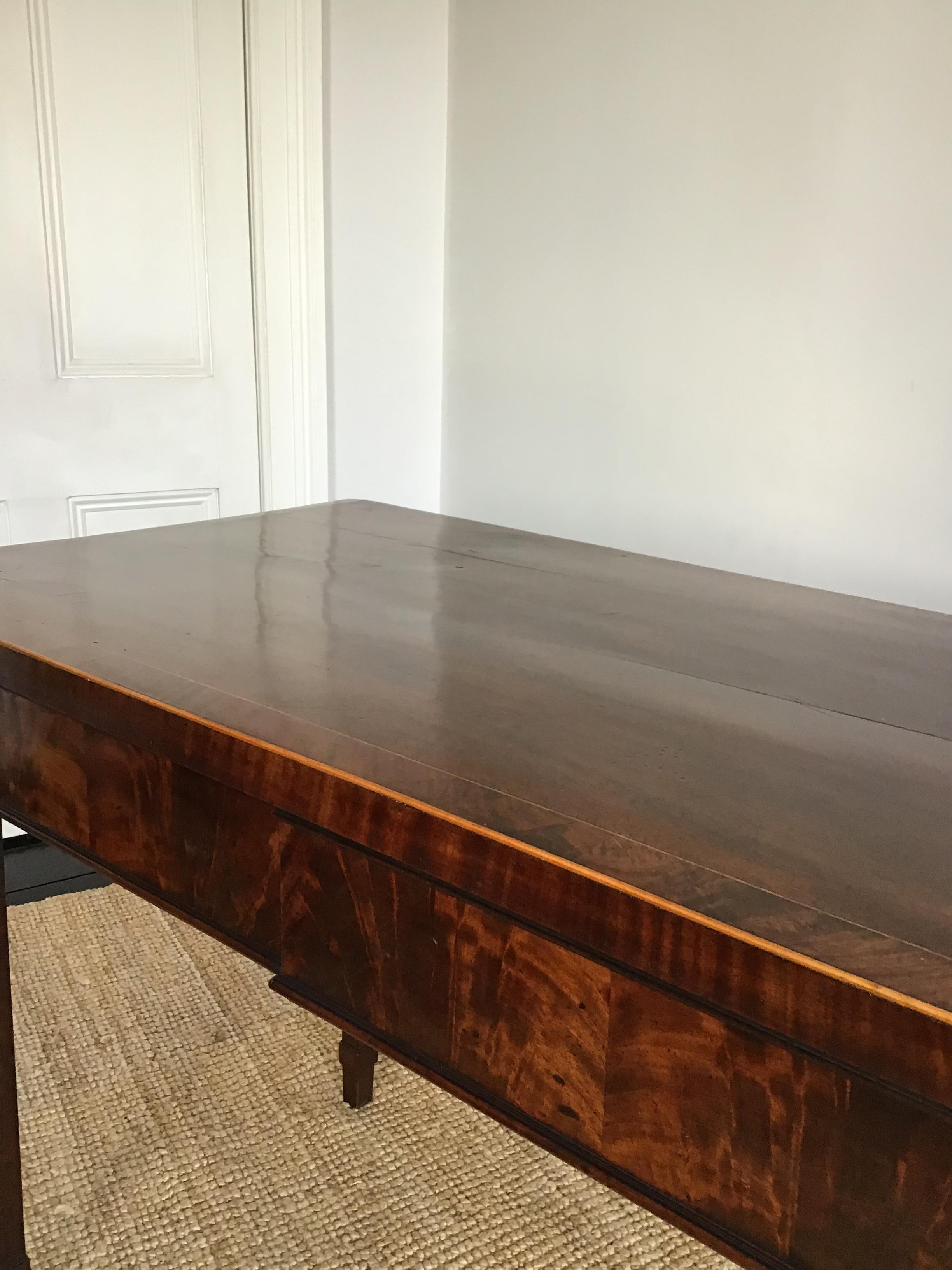 18th Century George III Scottish Flame Mahogany Serving Table Sideboard For Sale 3