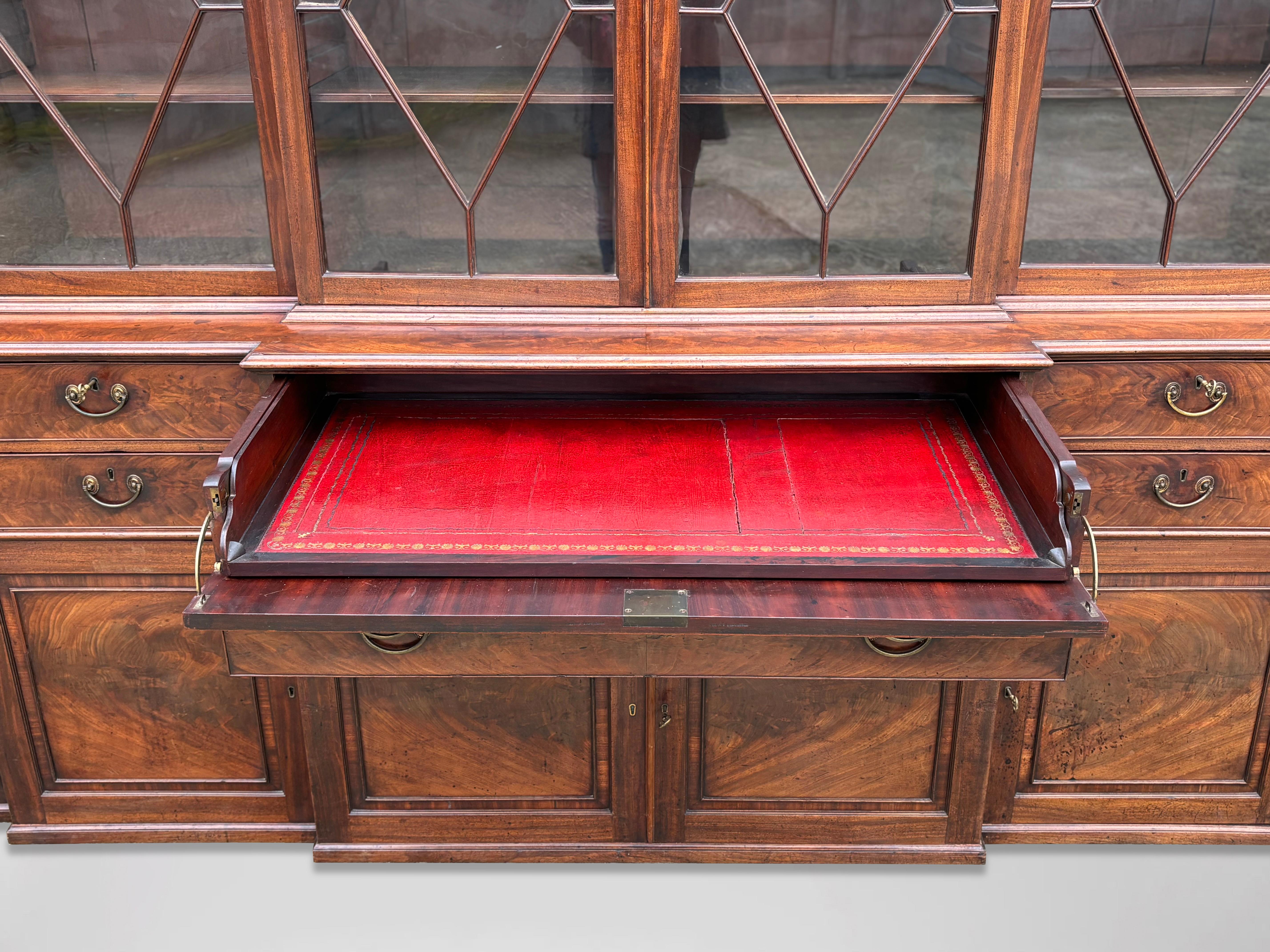 18th Century George III Secretaire Library Bookcase by Gillows of Lancaster In Good Condition For Sale In Petworth,West Sussex, GB