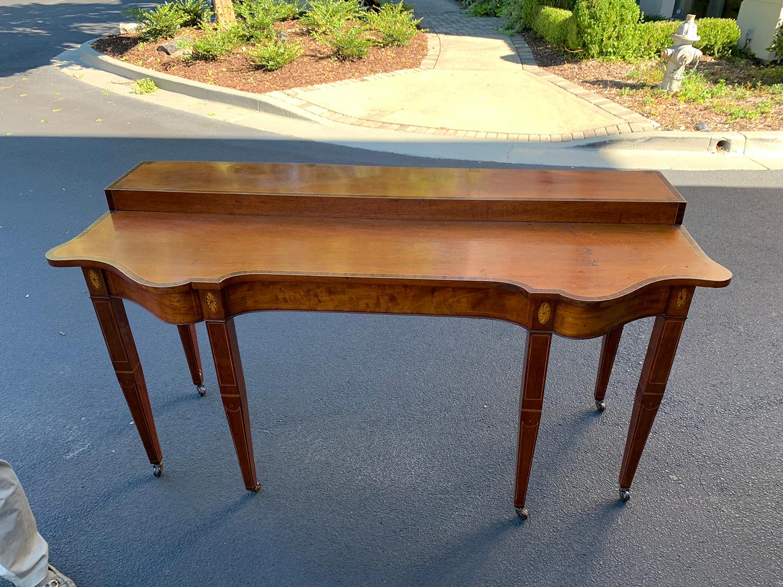 18th Century George III Shaped Mahogany Serving Table In Good Condition In Atlanta, GA