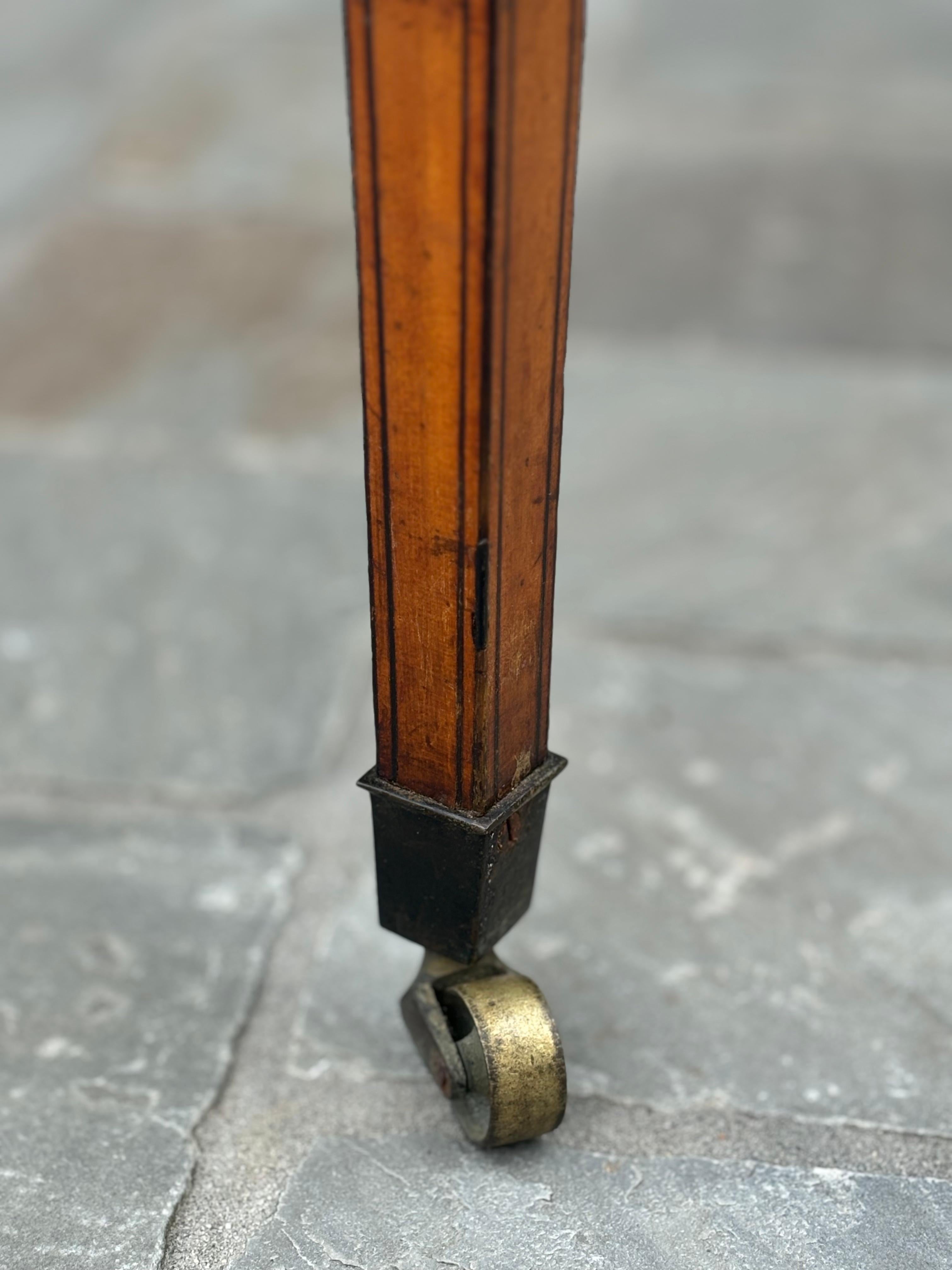 Mesa de Sofá de Madera Satinada del Periodo Sheraton Jorge III del Siglo XVIII en venta 7