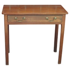 Mesa auxiliar de madera maciza de frutal Jorge III del siglo XVIII, con un solo cajón, hacia 1760
