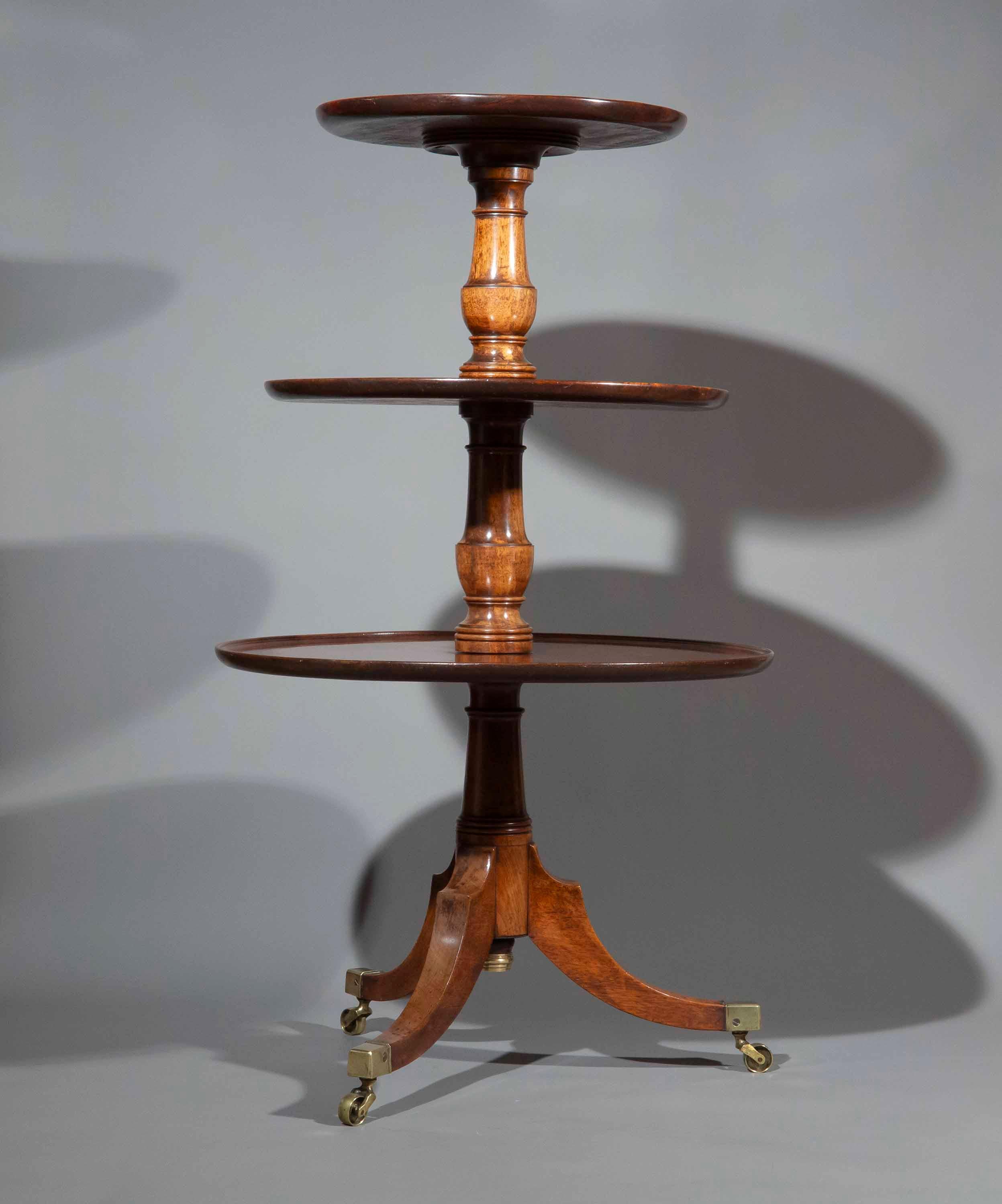 Stand d'hospitalité à trois niveaux du XVIIIe siècle de George III en vente 2