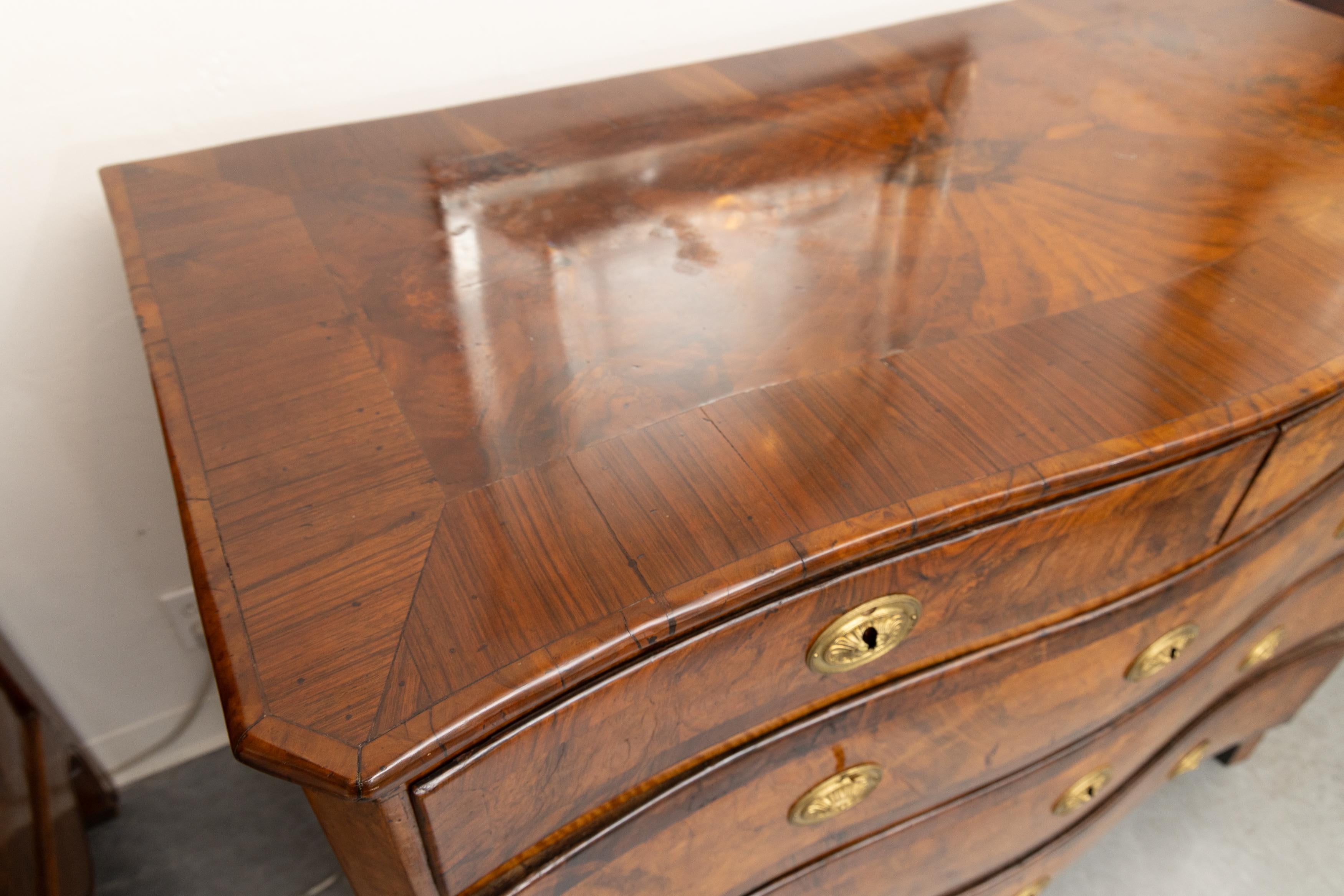 Hand-Crafted 18th Century George III Walnut Serpentine Chest of Drawers For Sale