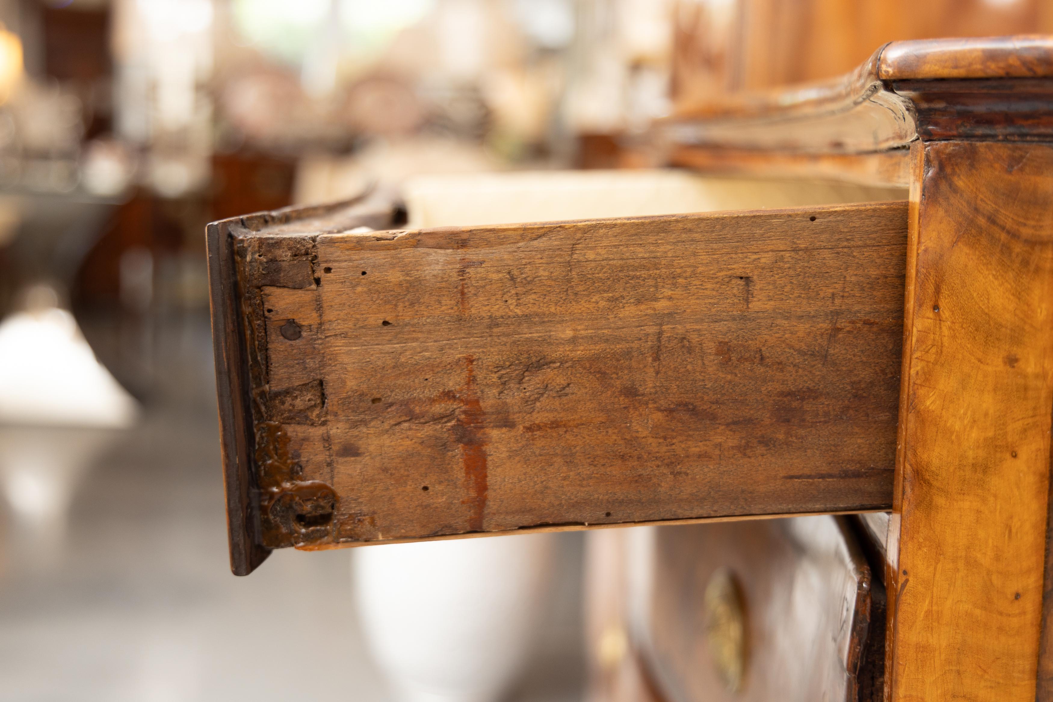 18th Century George III Walnut Serpentine Chest of Drawers For Sale 1