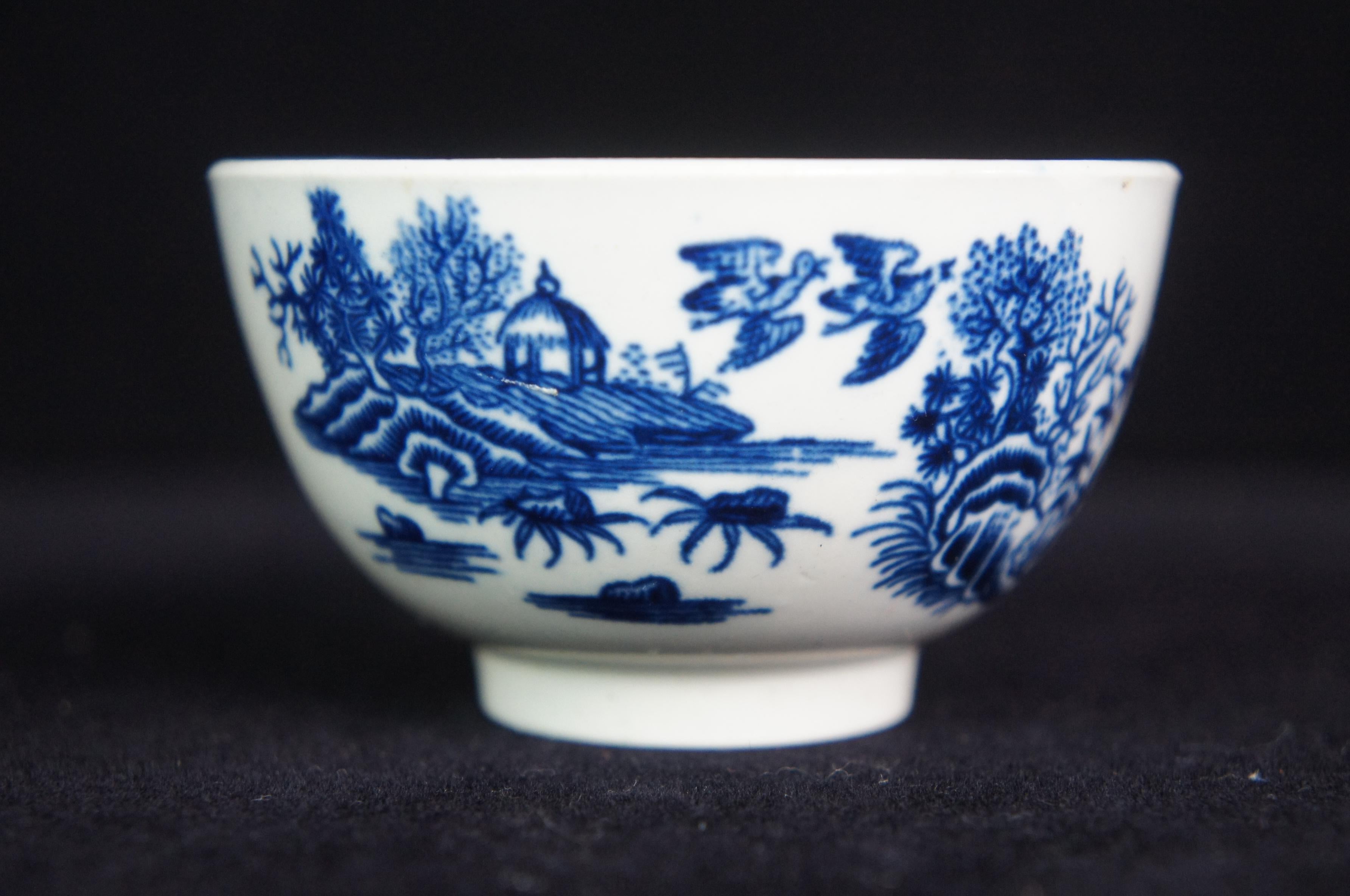18th Century George III Worcester 1st Period Blue White Demitasse Teacup Saucer  In Good Condition For Sale In Dayton, OH
