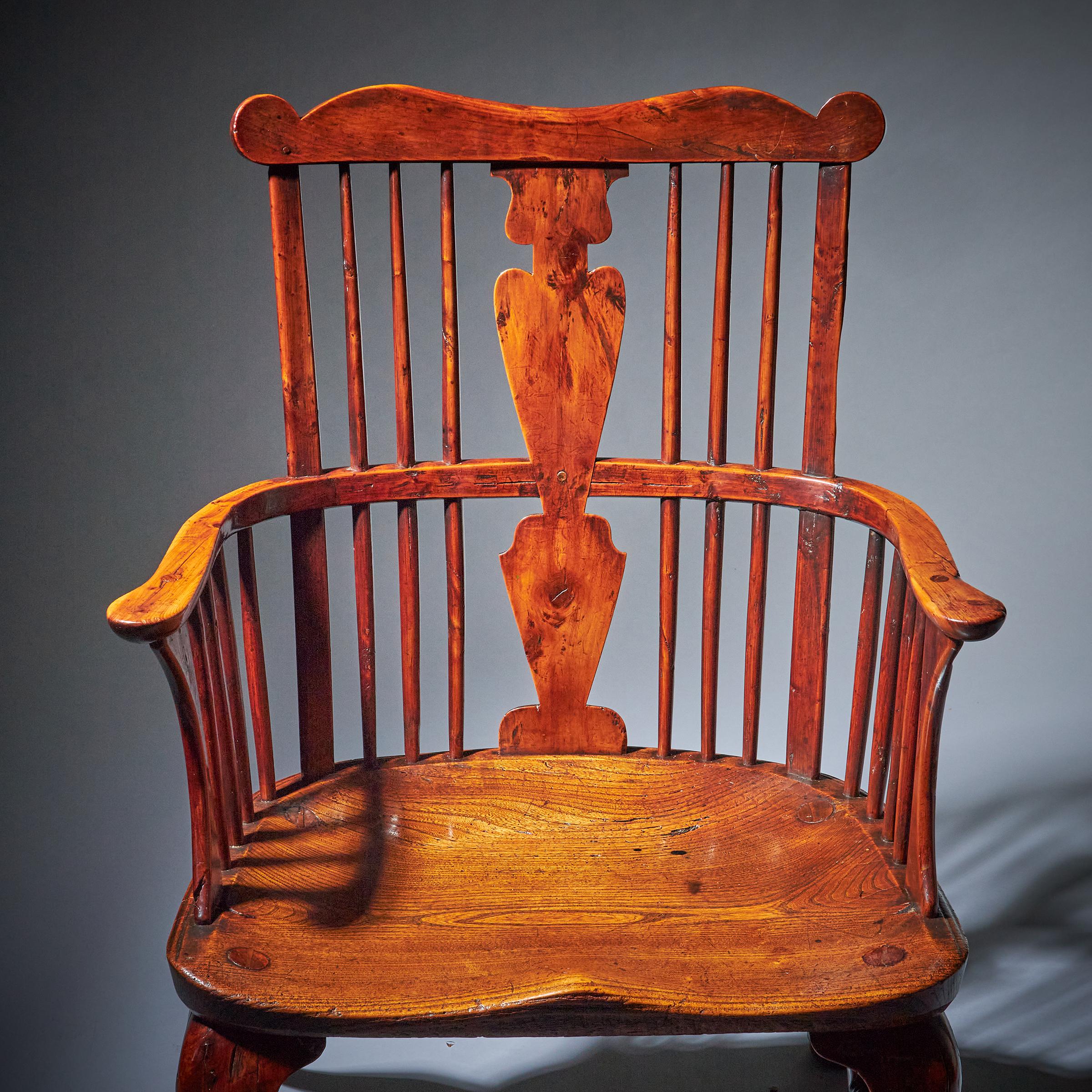 18th Century George III Yew and Elm Thames Valley Comb-Back Windsor Chair 5