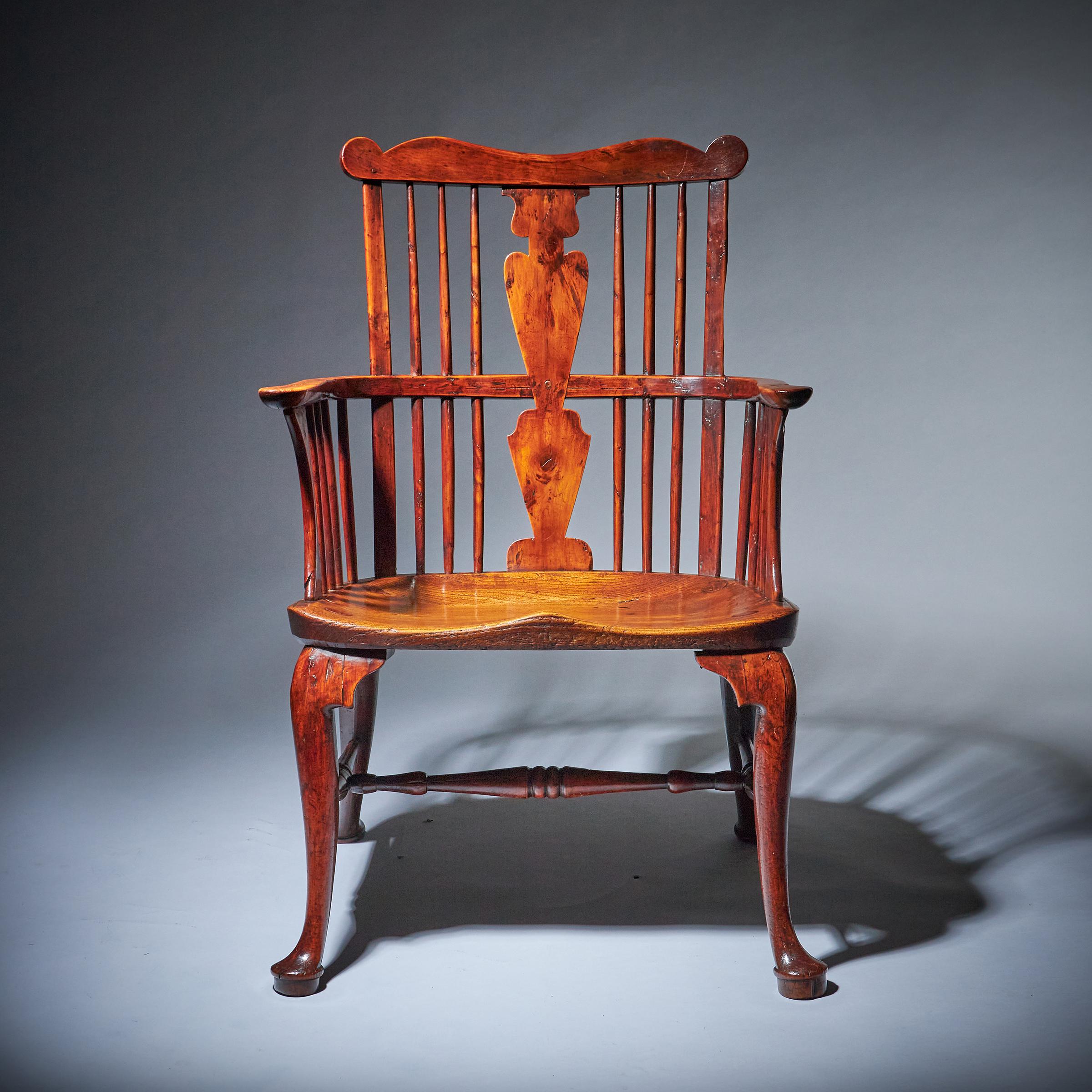 18th Century George III Yew and Elm Thames Valley Comb-Back Windsor Chair 3