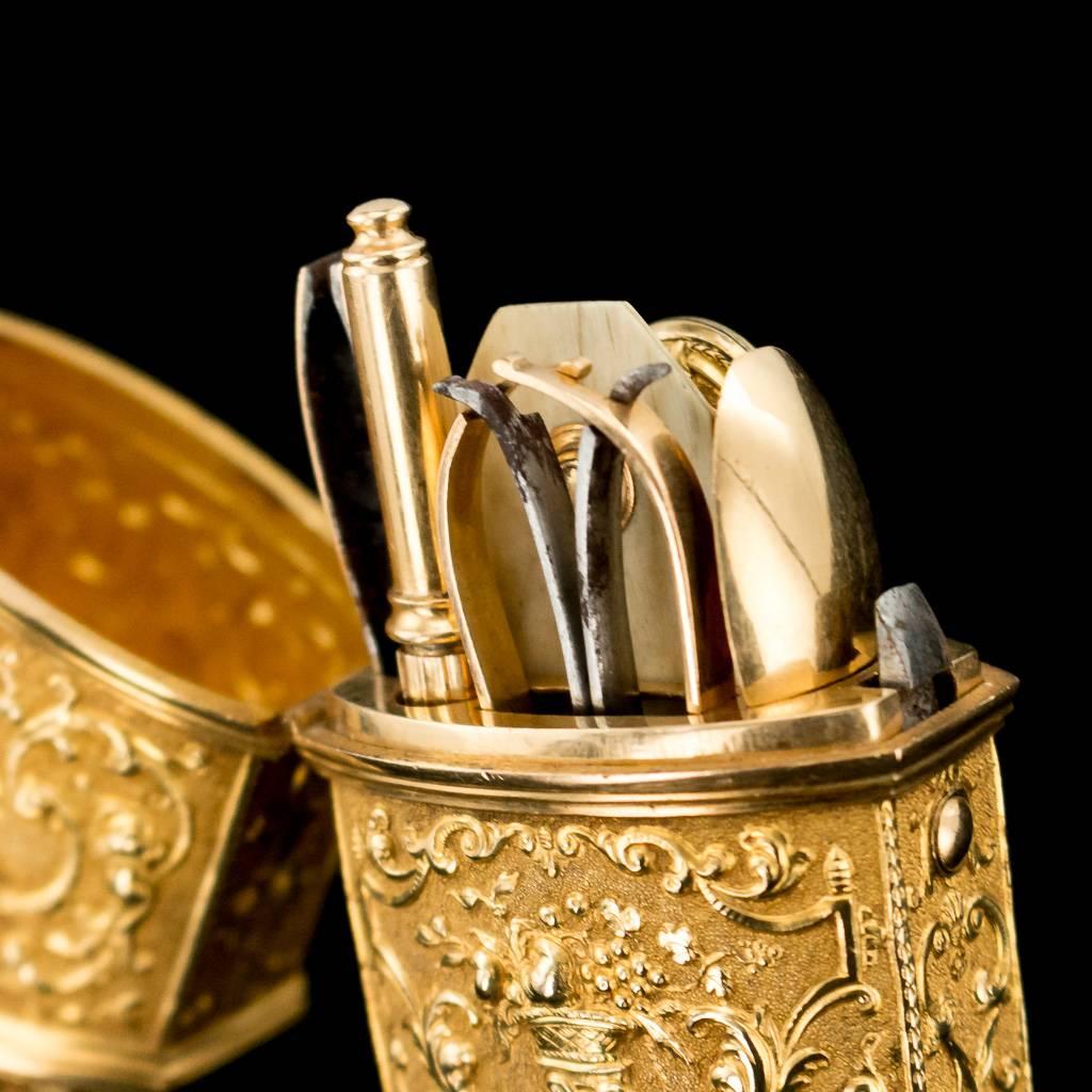 Mid-18th Century 18th Century Georgian 18-Karat Gold Chatelaine Etui Christopher Nicholle