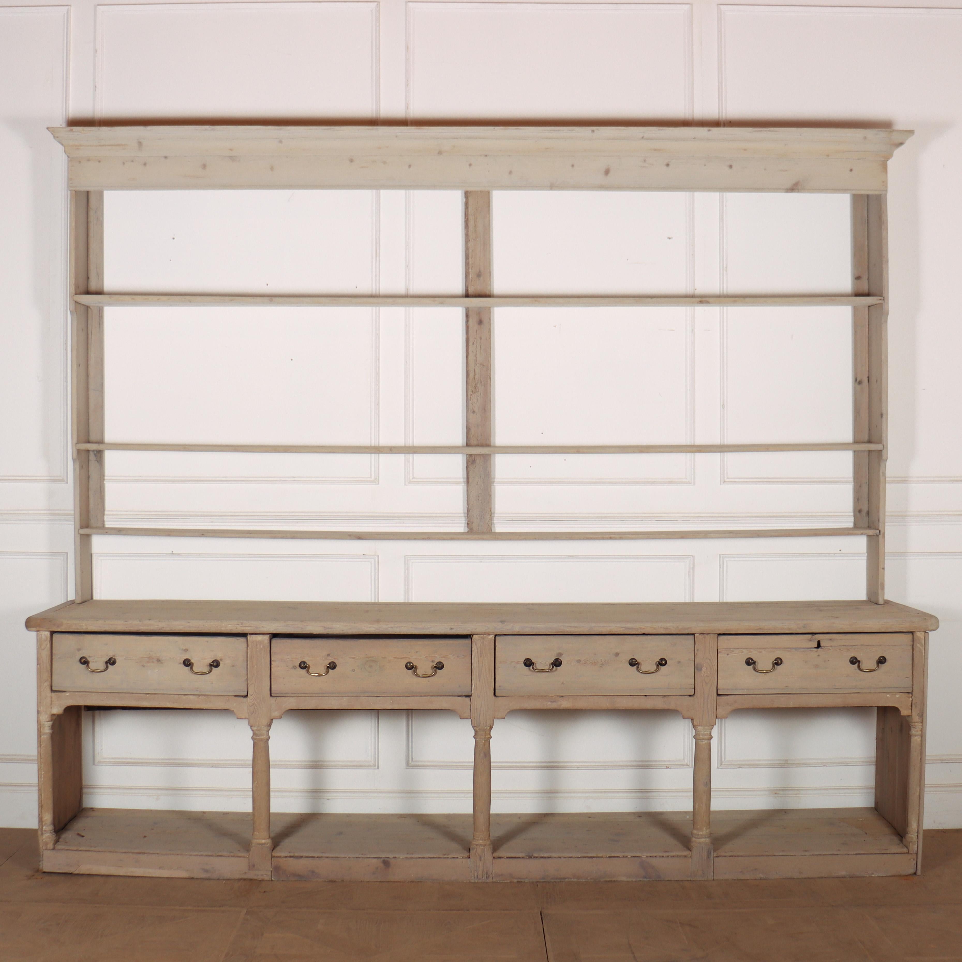 Very rare 18th century Georgian pine Bath basement dresser. Great hand carved gun barrel turnings to the legs. 1780.

Height to worktop is 34.5
