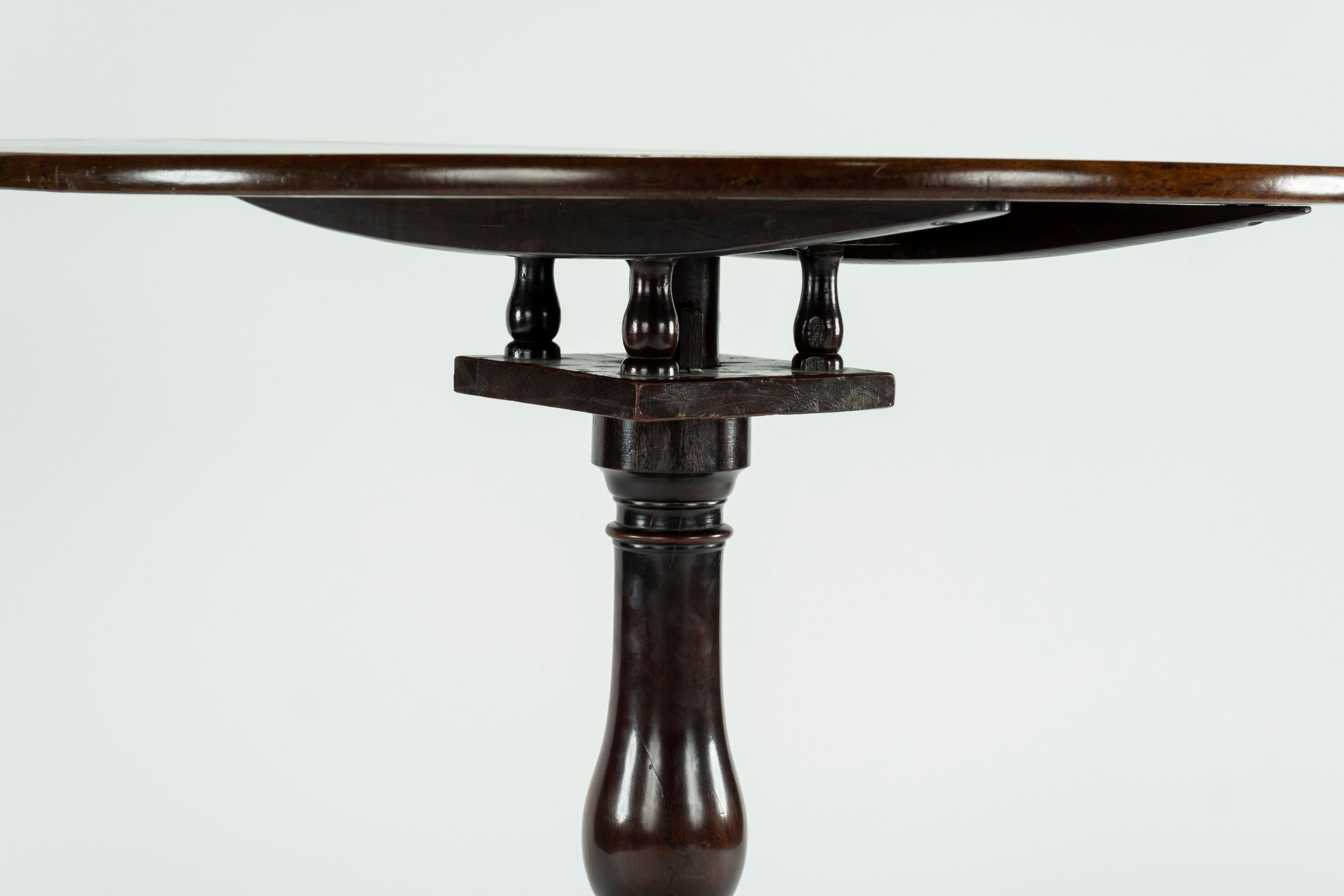 Noyer table géorgienne du 18e siècle en vente