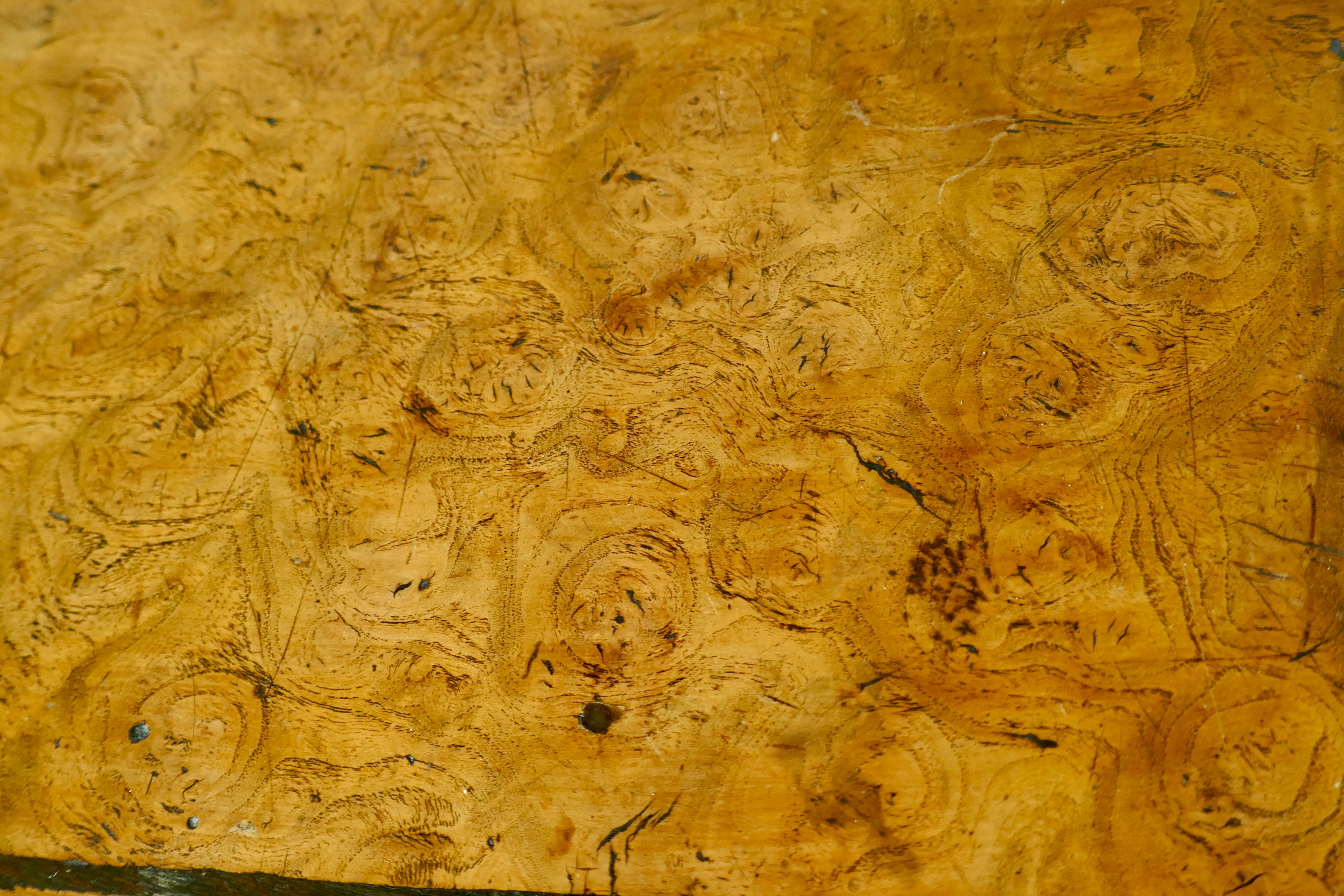 18. Jahrhundert georgianischen Bogen Front eingelegt Burr Elm Dresser im Angebot 4