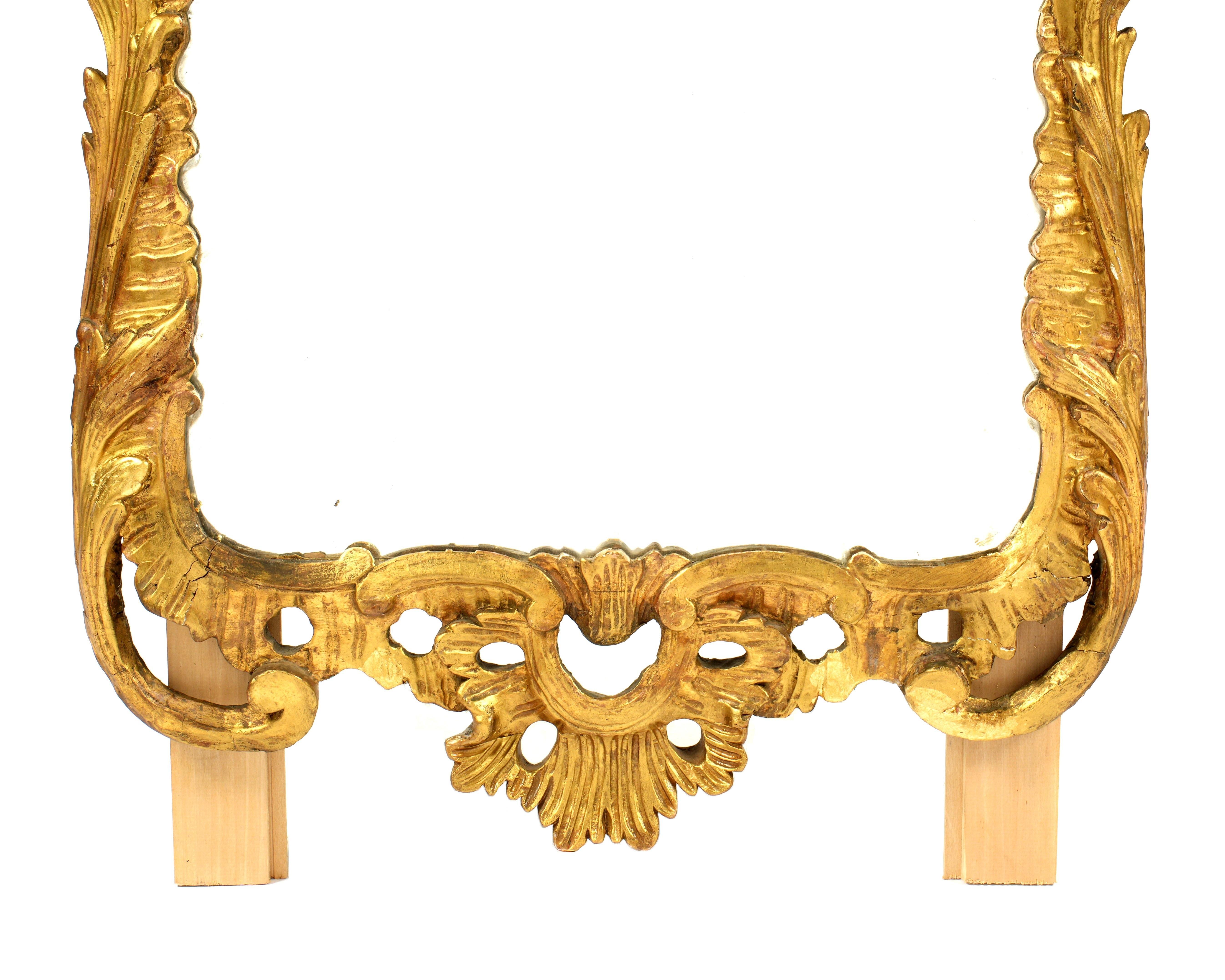 Georgien Miroir en bois sculpté et doré de style géorgien du XVIIIe siècle en vente