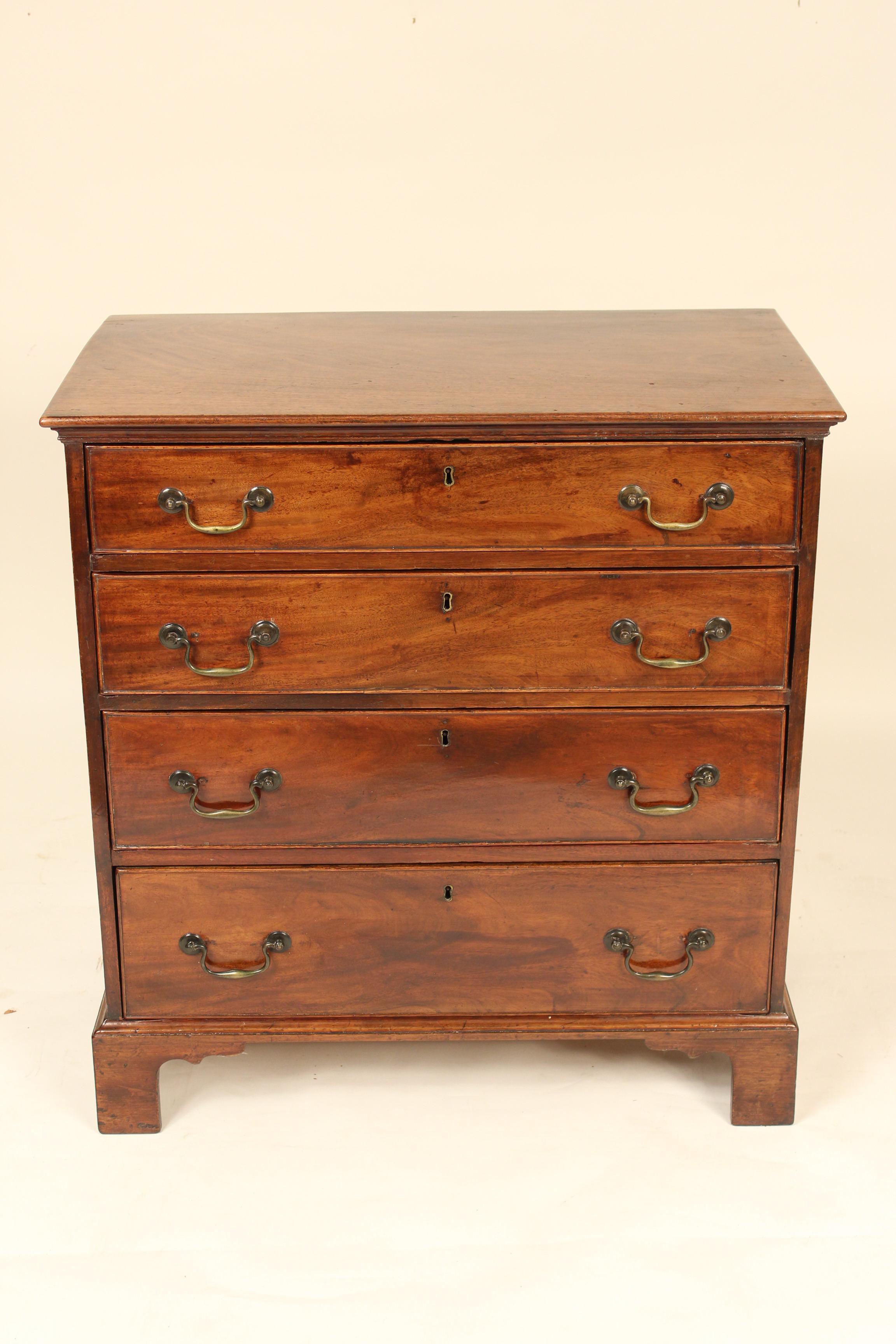 George III mahogany chest of drawers with brass hardware, circa 1780. A nice period piece with old brass hardware and nice color.