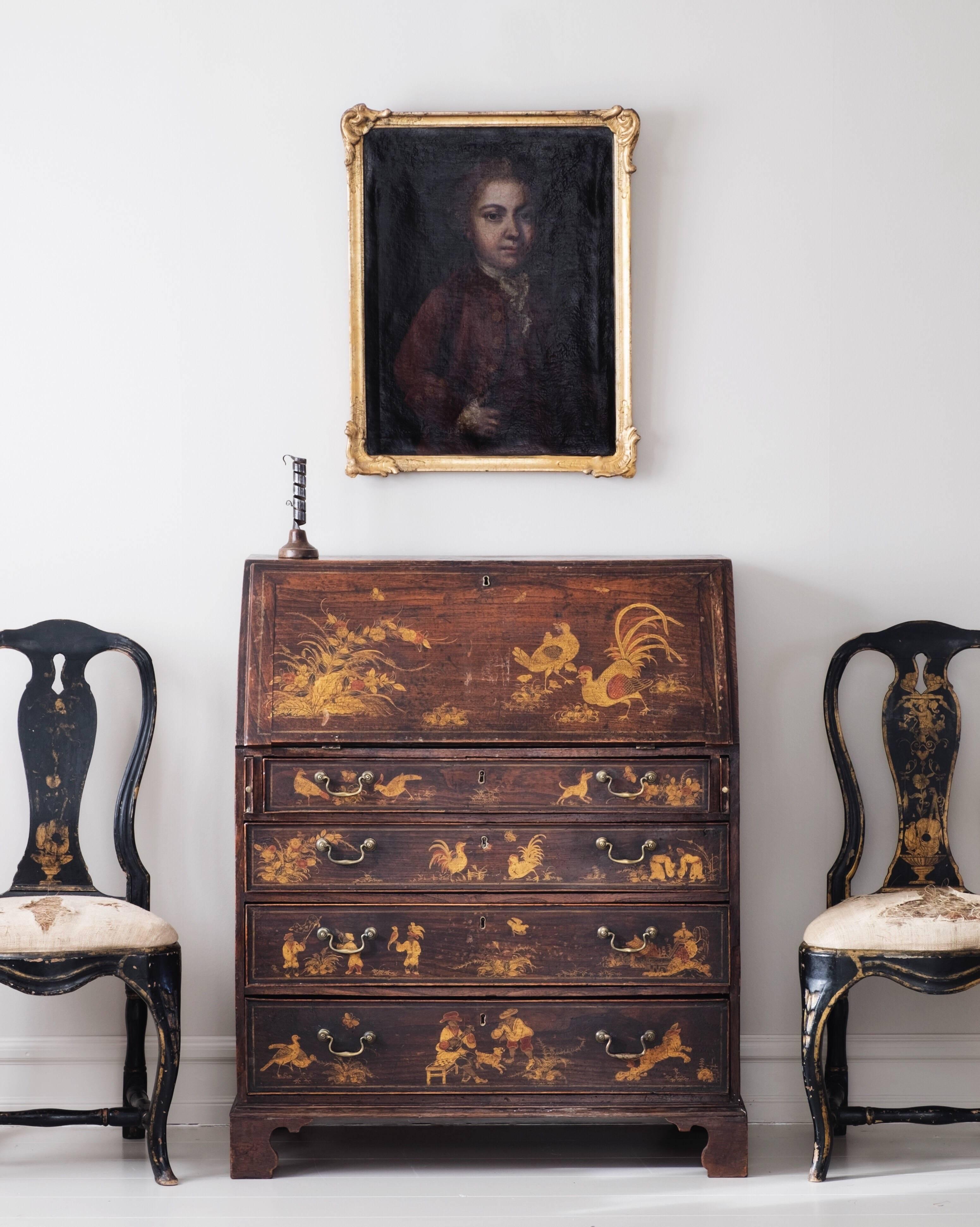 A fine Georgian original japanned chinoiserie bureau. A very interesting and rare piece with an amazing sophistication to the chinoiserie Most likely English, the second half of the 18th century.