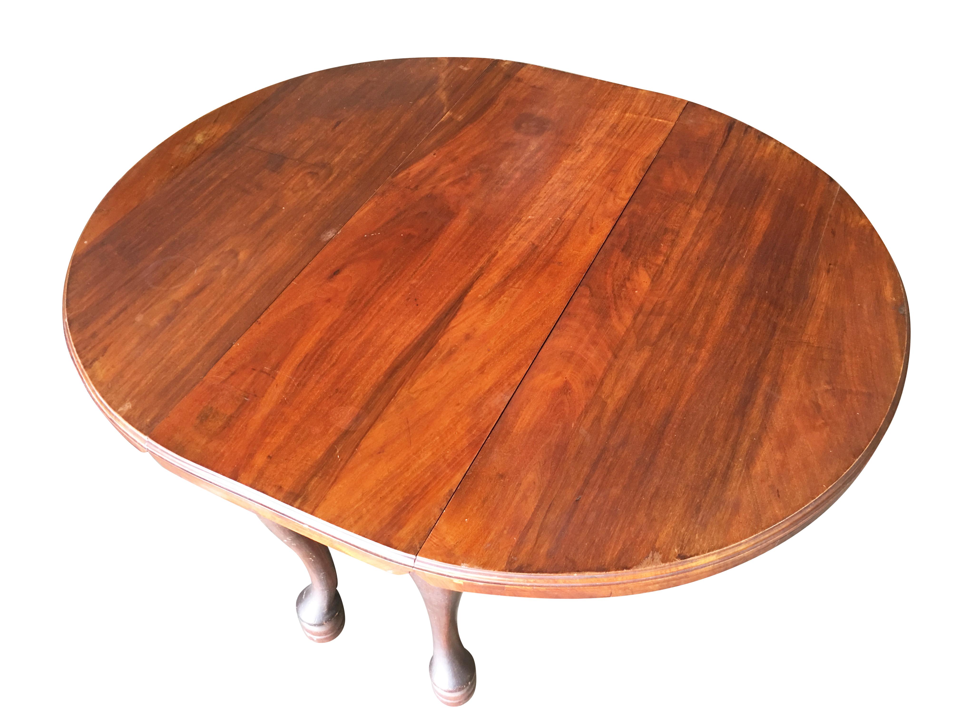Georgian drop-leaf mahogany dining table featuring an oval top and sculpted legs.