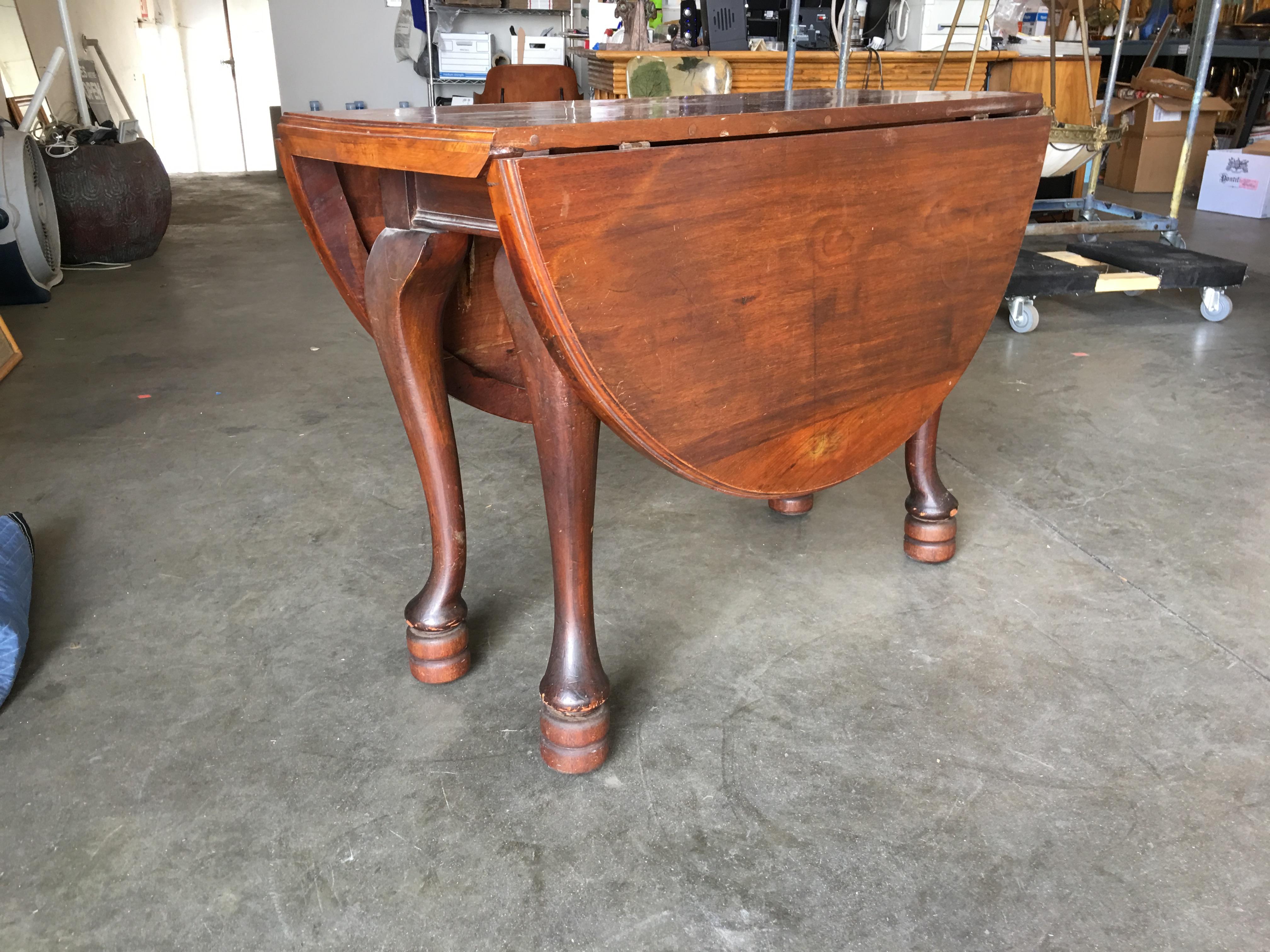 Wood 18th Century Georgian Drop-Leaf Mahogany Dining Table For Sale