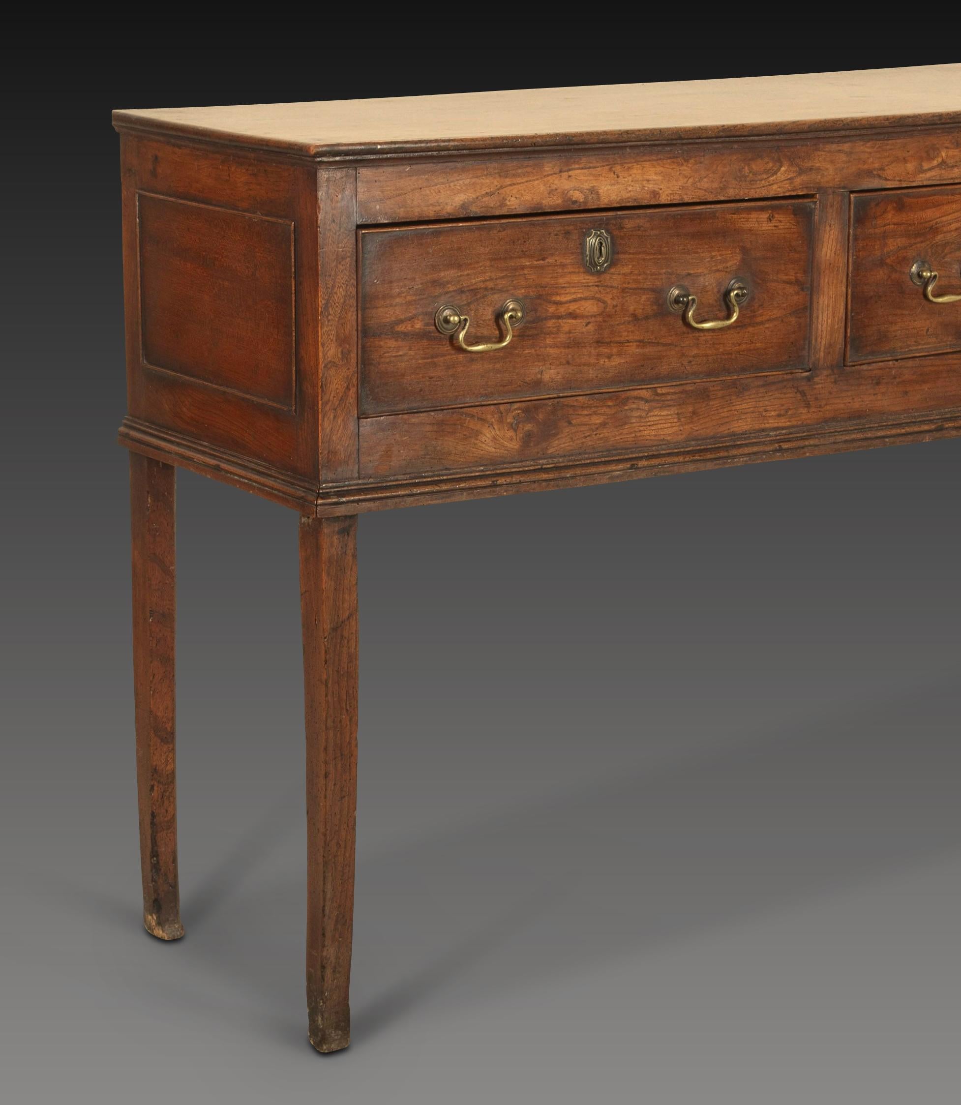 Hand-Carved 18th Century Georgian Elm Dresser For Sale