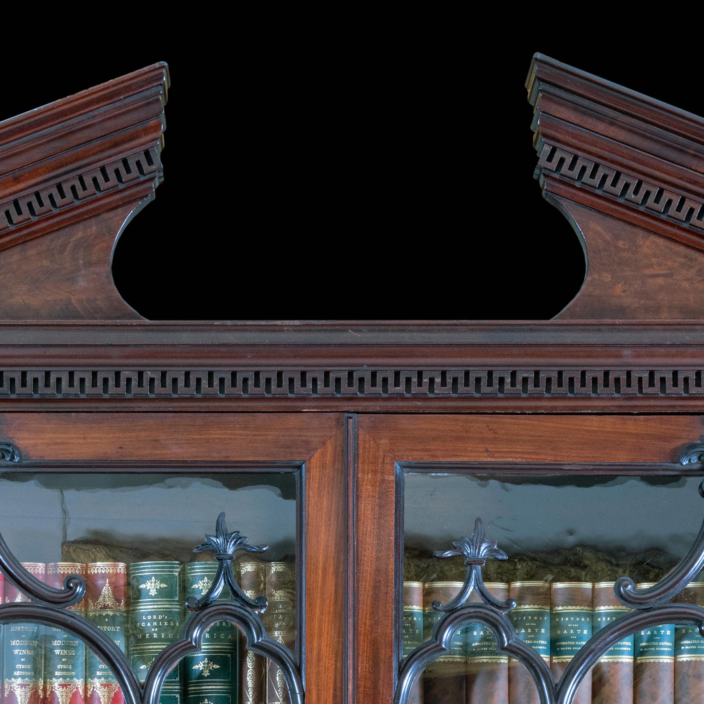 Georgianisches englisches Bücherregal mit 4 Türen aus dem 18. Jahrhundert, Thomas Chippendale zugeschrieben (George III.) im Angebot