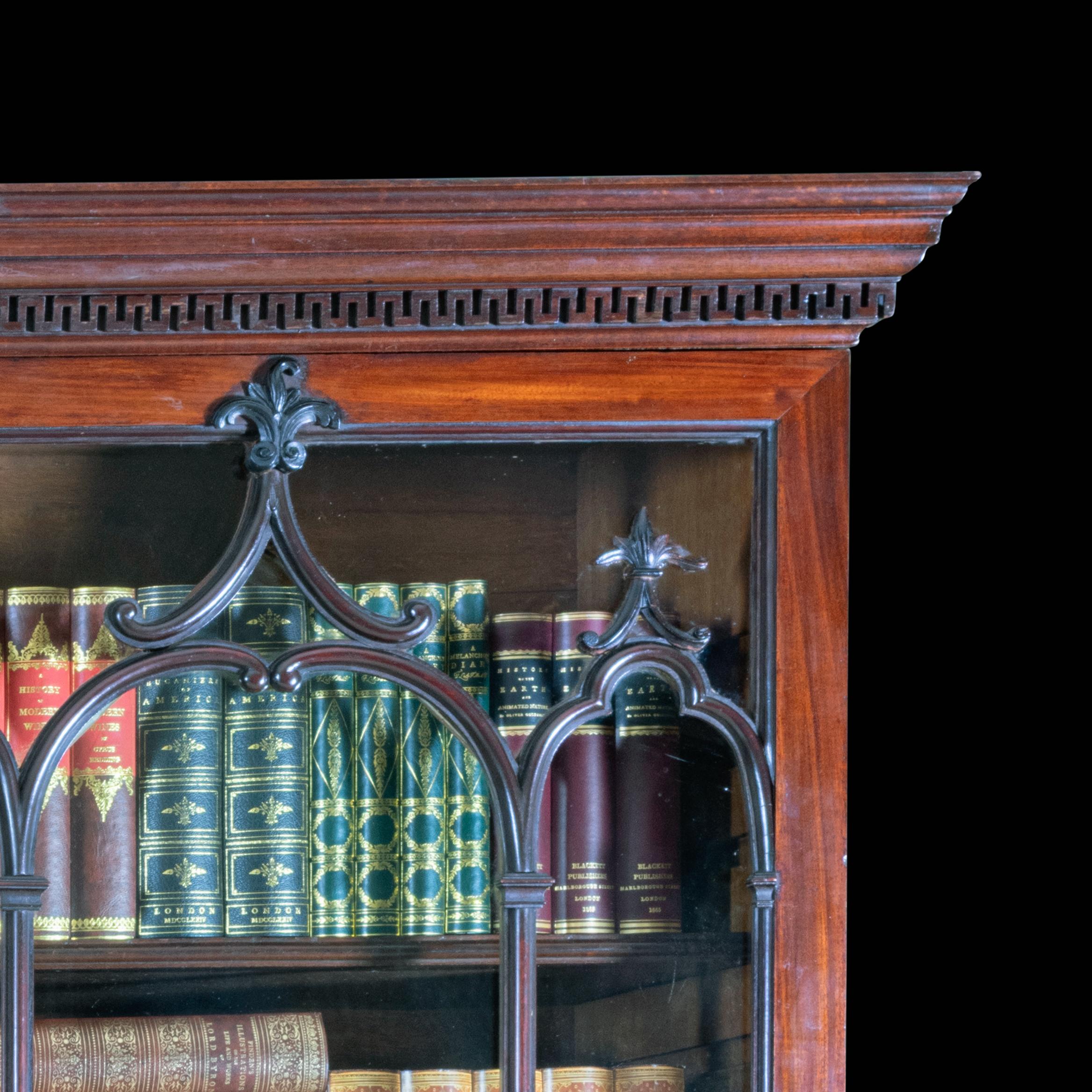 Georgianisches englisches Bücherregal mit 4 Türen aus dem 18. Jahrhundert, Thomas Chippendale zugeschrieben im Zustand „Gut“ im Angebot in Dublin, IE