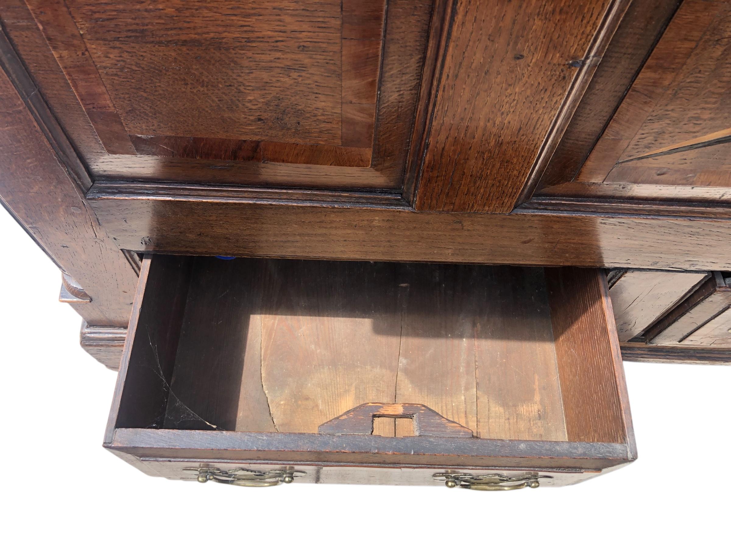 Inglese Cassettone georgiano inglese del XVIII secolo in Oak con intarsio di stelle a compasso in vendita