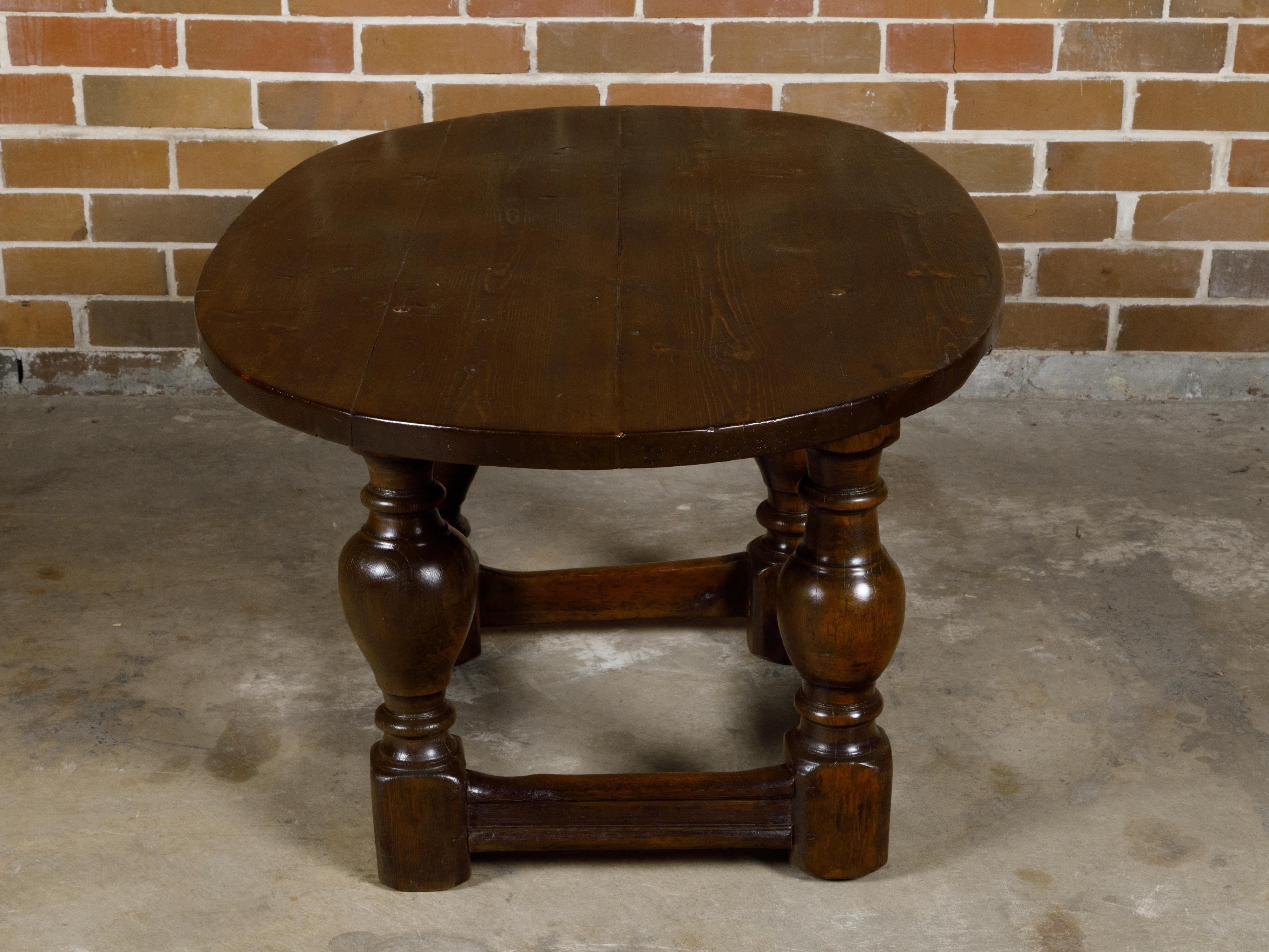 18th Century Georgian English Pine Table with Oval Top and Turned Legs For Sale 5
