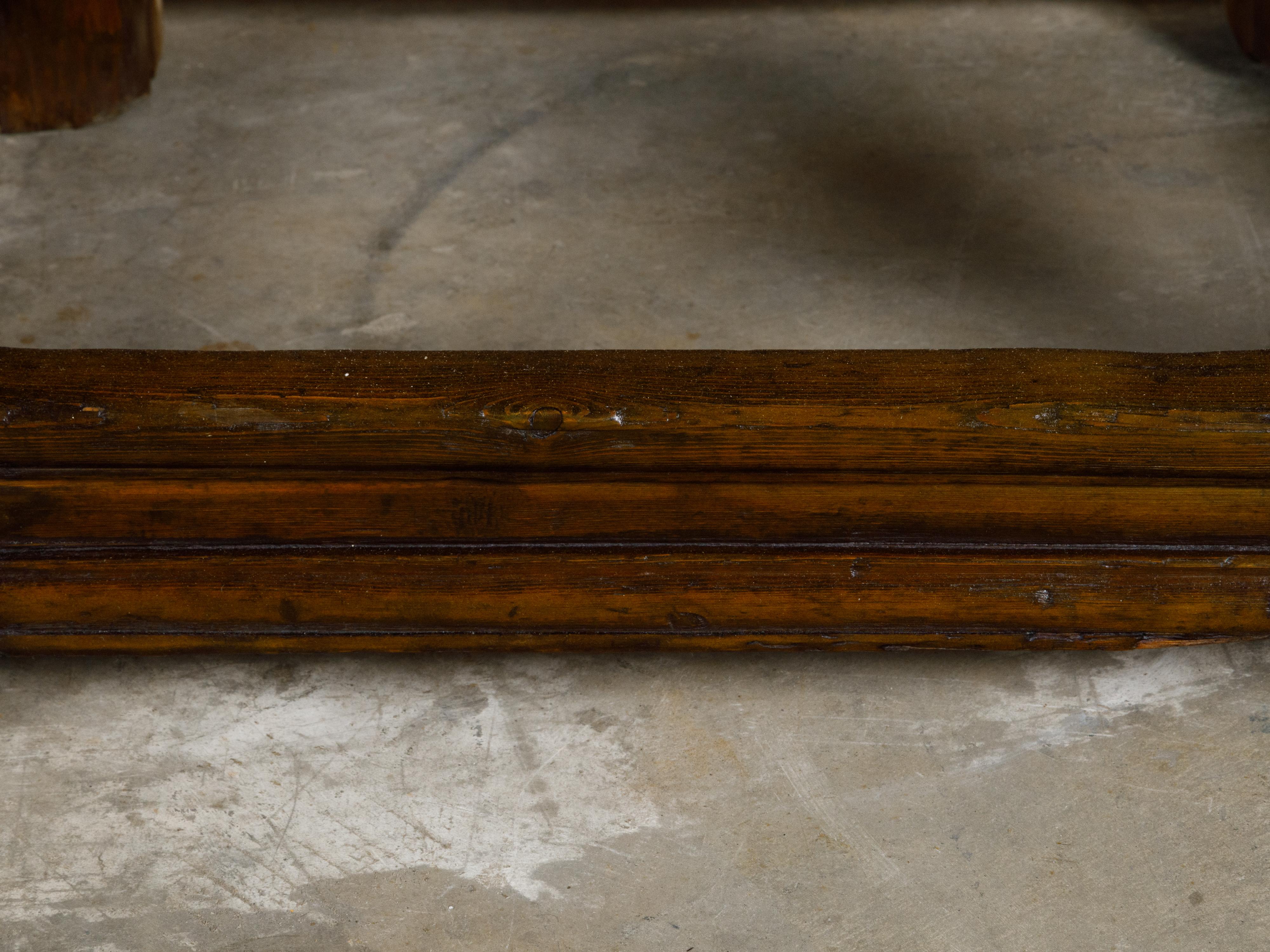 Georgianischer englischer Kieferntisch aus dem 18. Jahrhundert mit ovaler Platte und gedrechselten Beinen (Kiefernholz) im Angebot