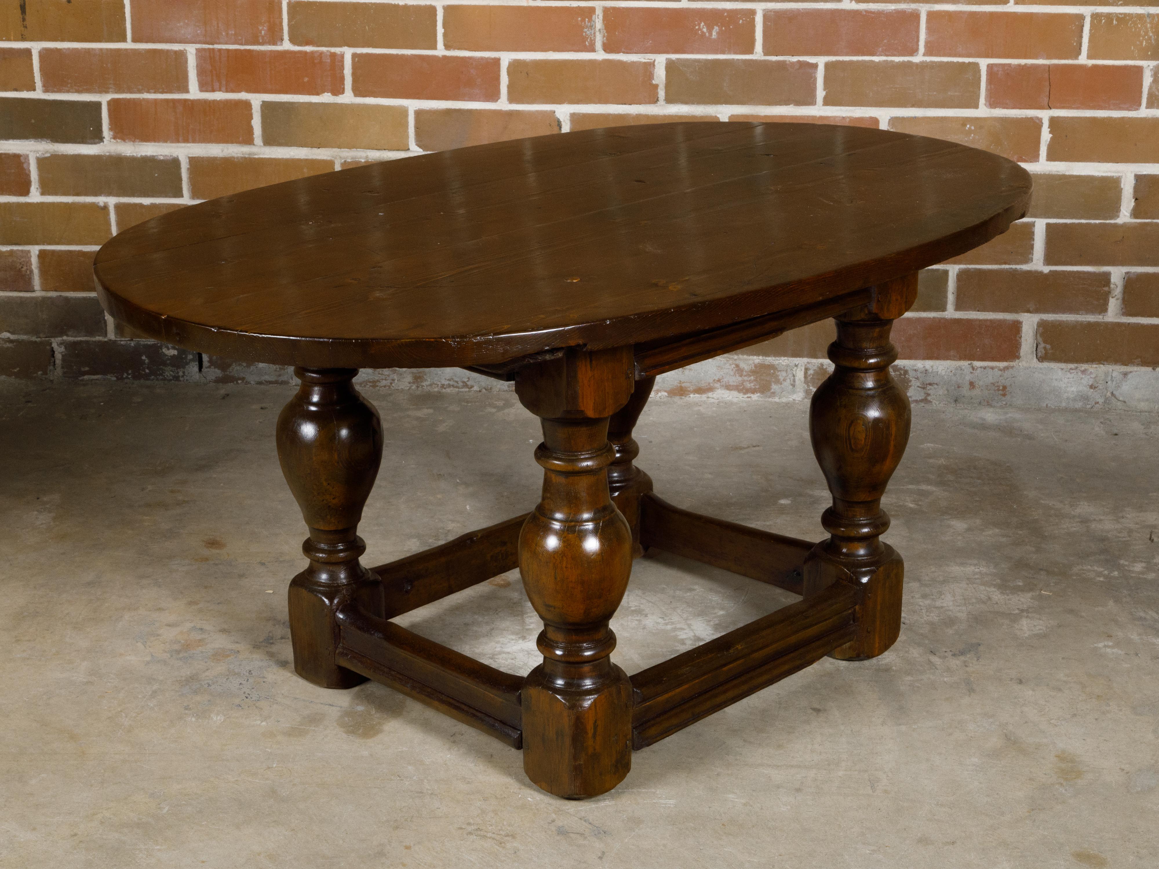 18th Century Georgian English Pine Table with Oval Top and Turned Legs For Sale 4