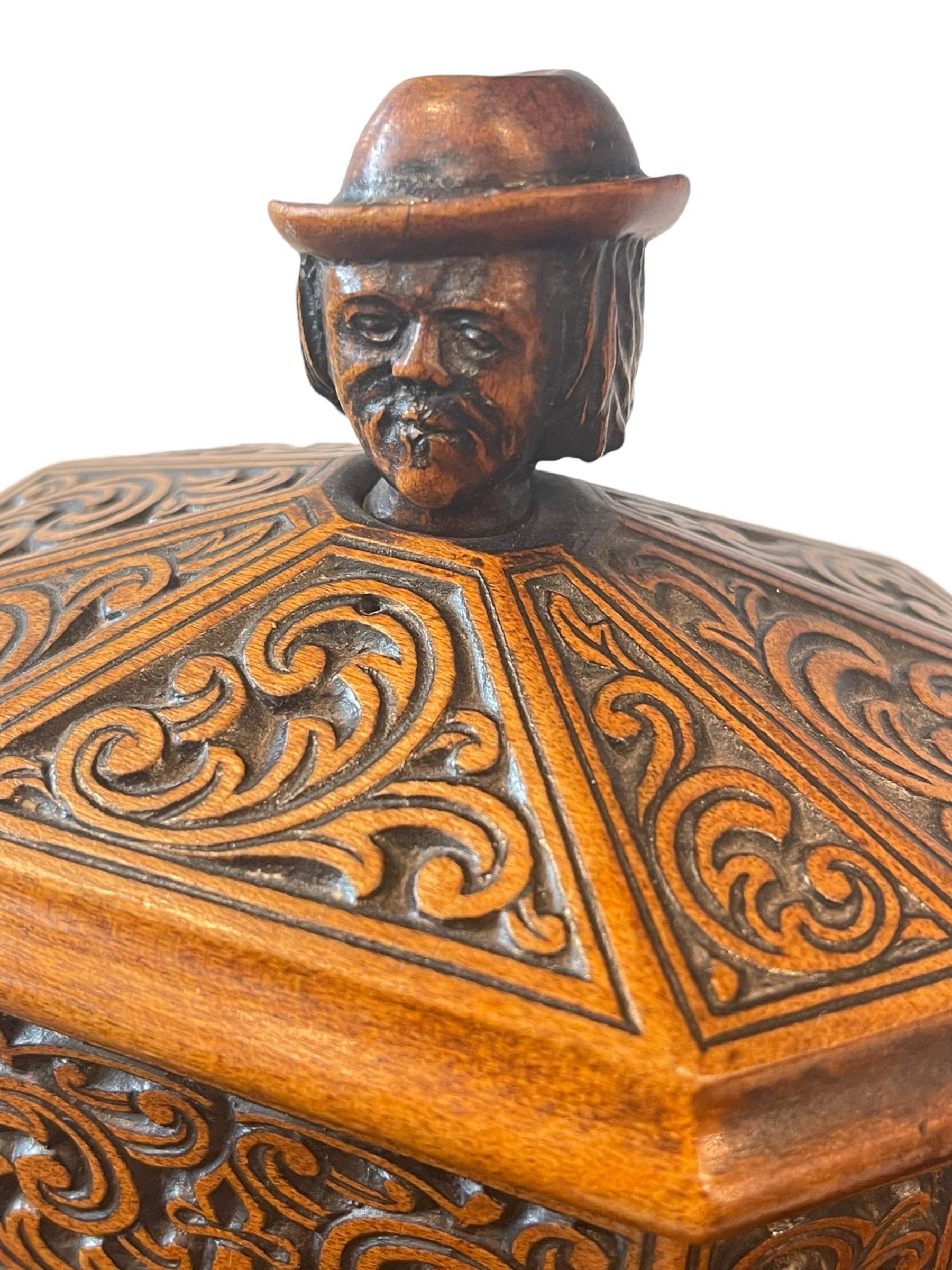 18th Century Georgian Hand-Carved Walnut Wood Tobacco Box For Sale 4